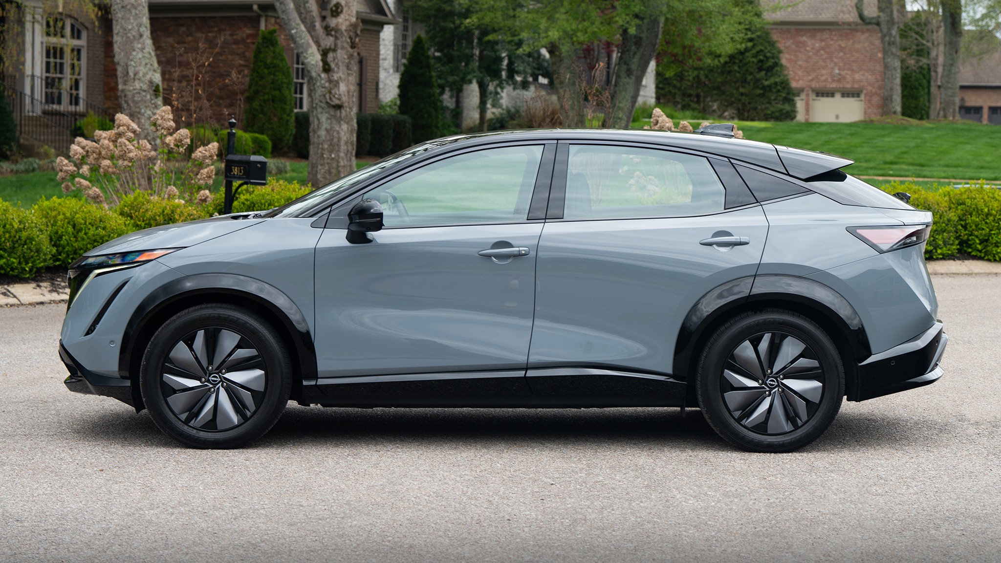 16 2025 Nissan Ariya side view