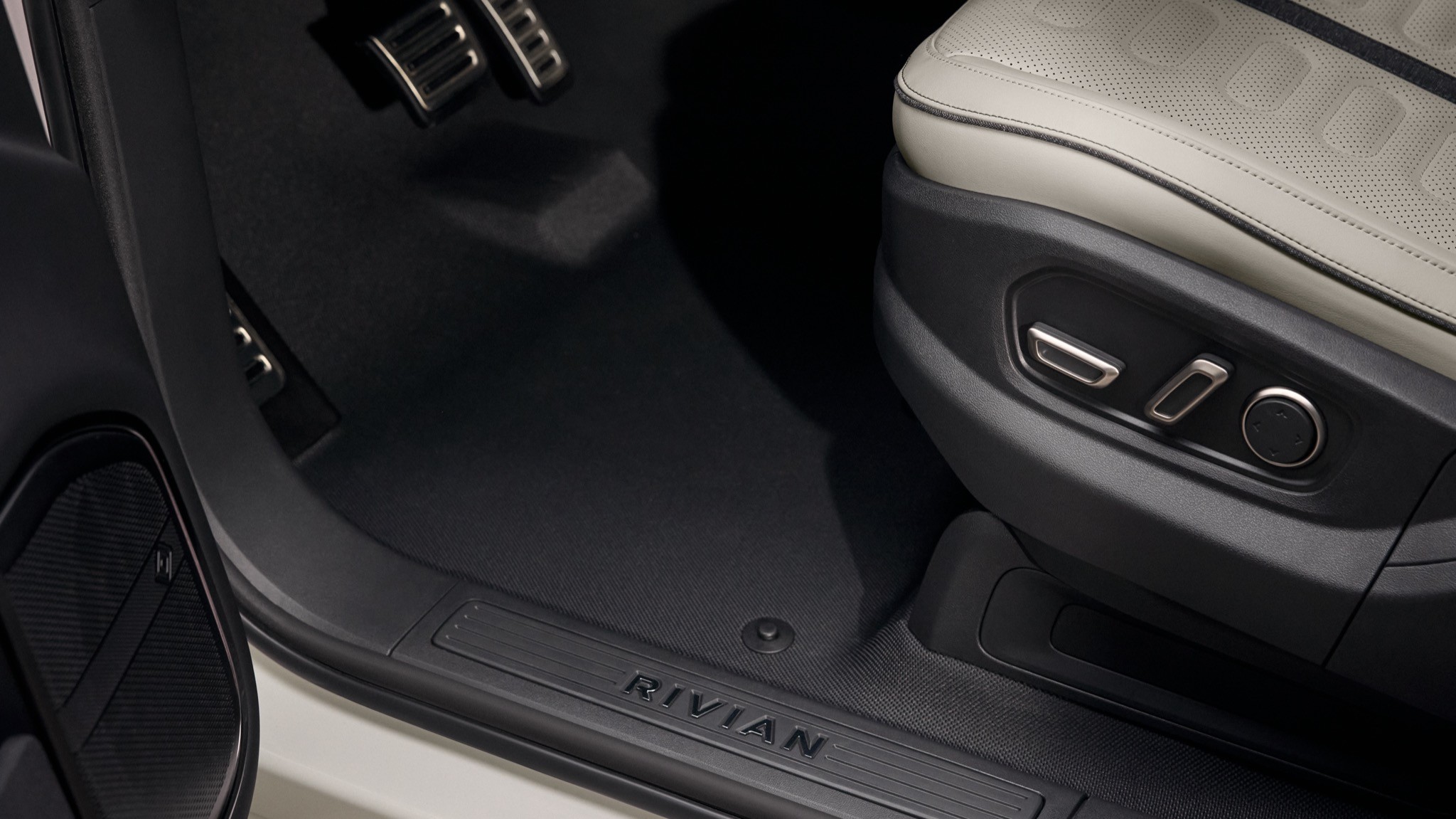 2025 Rivian R1 California Dune Edition 7