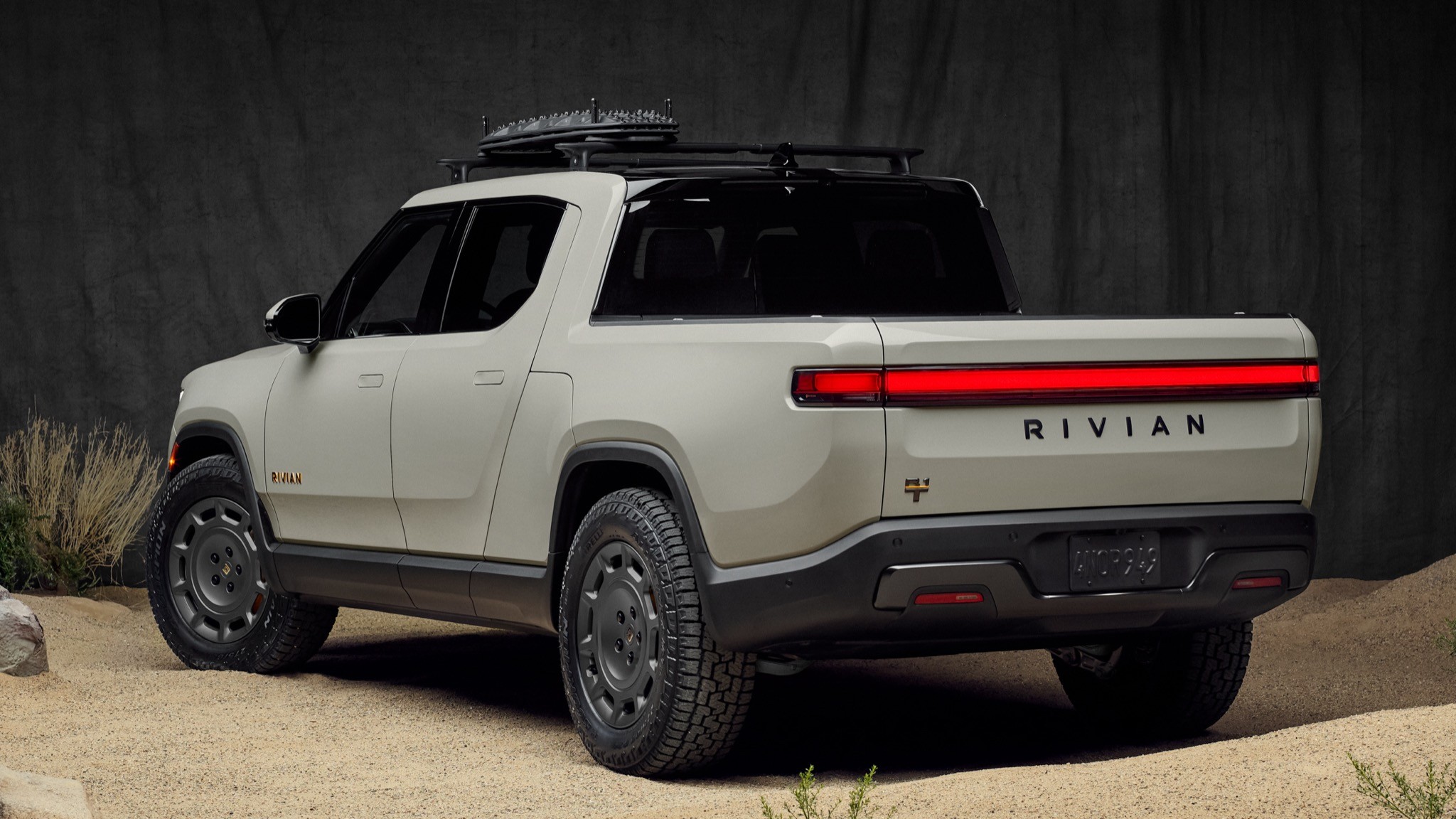 2025 Rivian R1 California Dune Edition 16