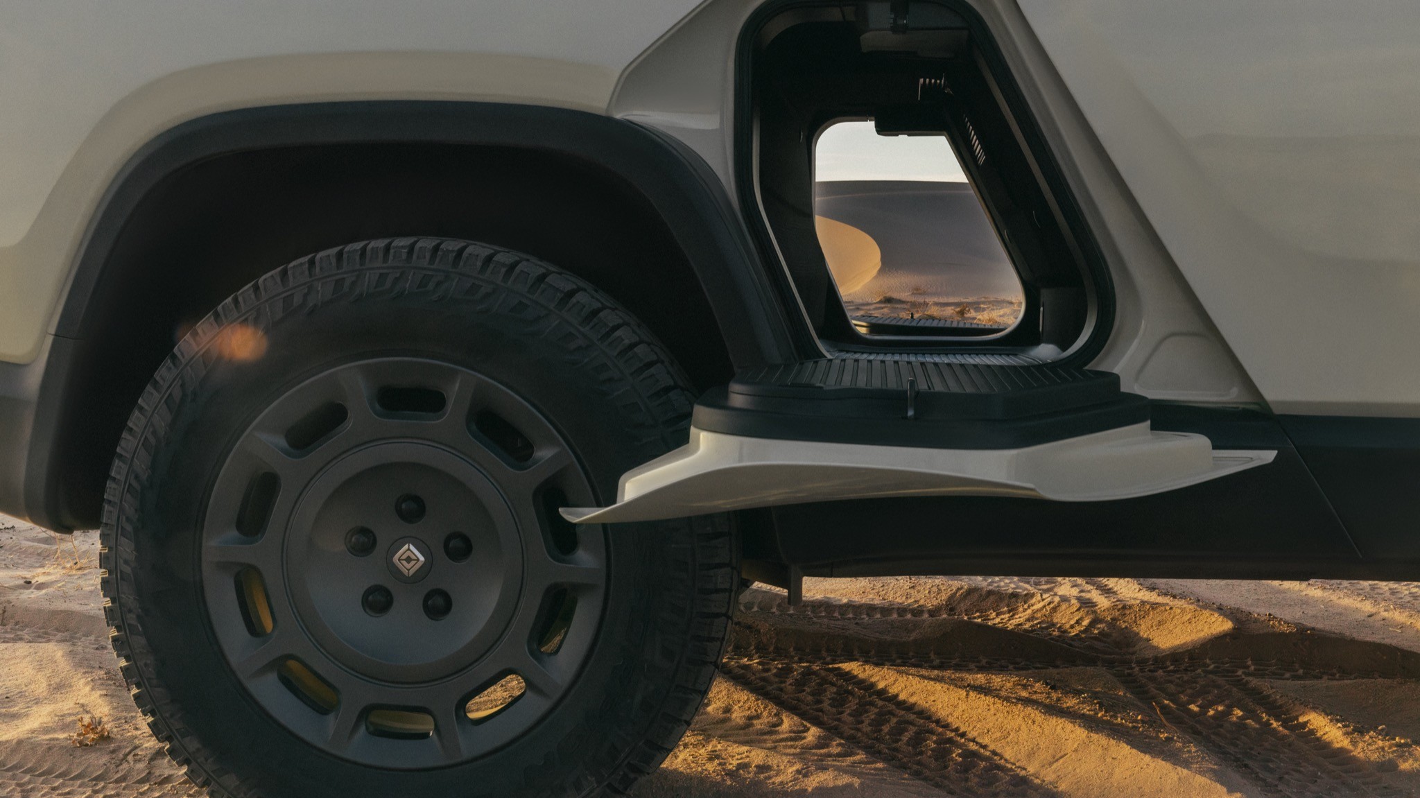 2025 Rivian R1 California Dune Edition 30