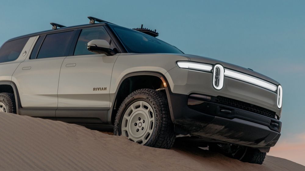 2025 Rivian R1 California Dune Edition 34