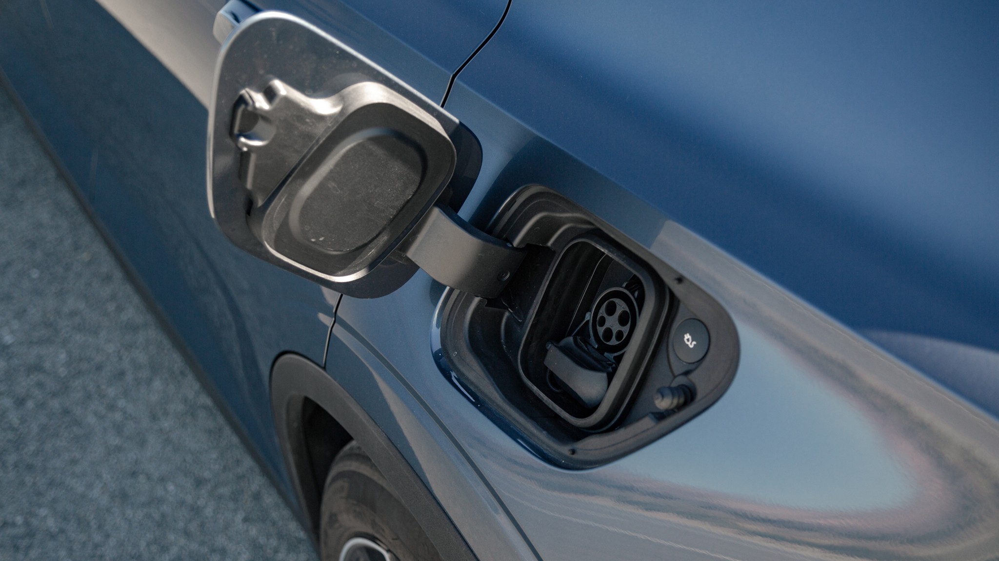 28 2025 Polestar 2 plug in point