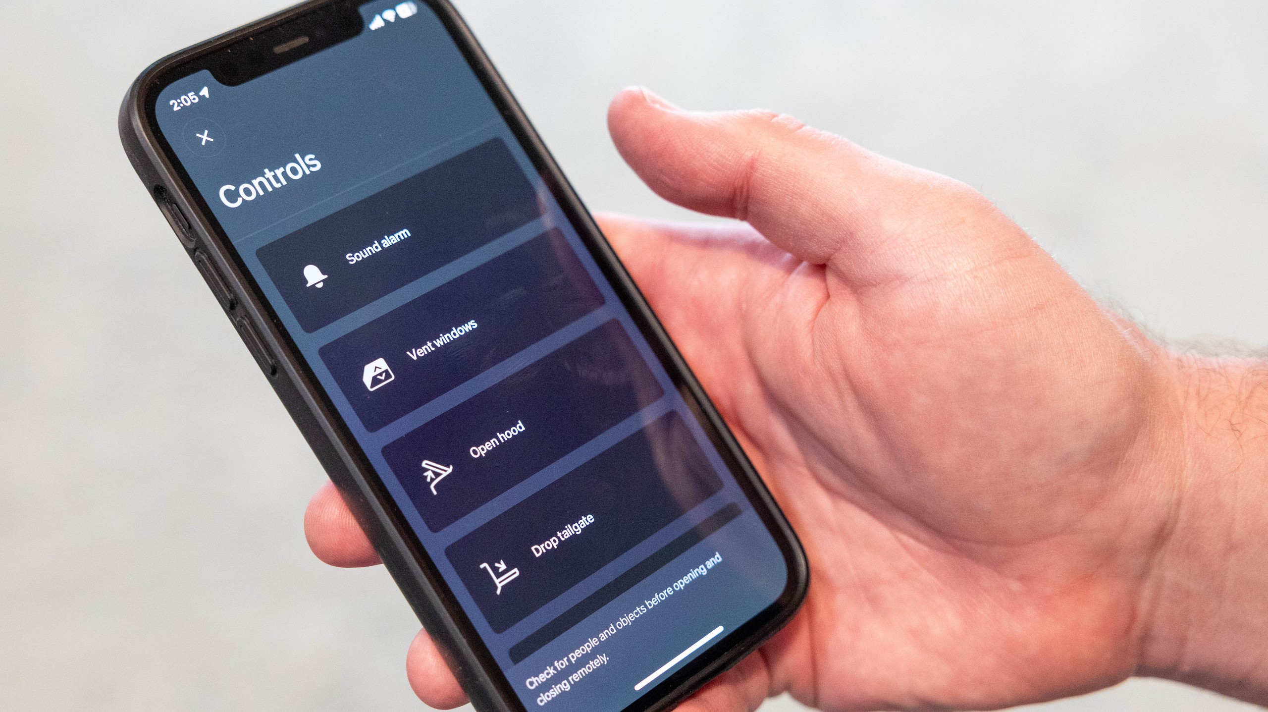 2025 Rivian R1T App 8
