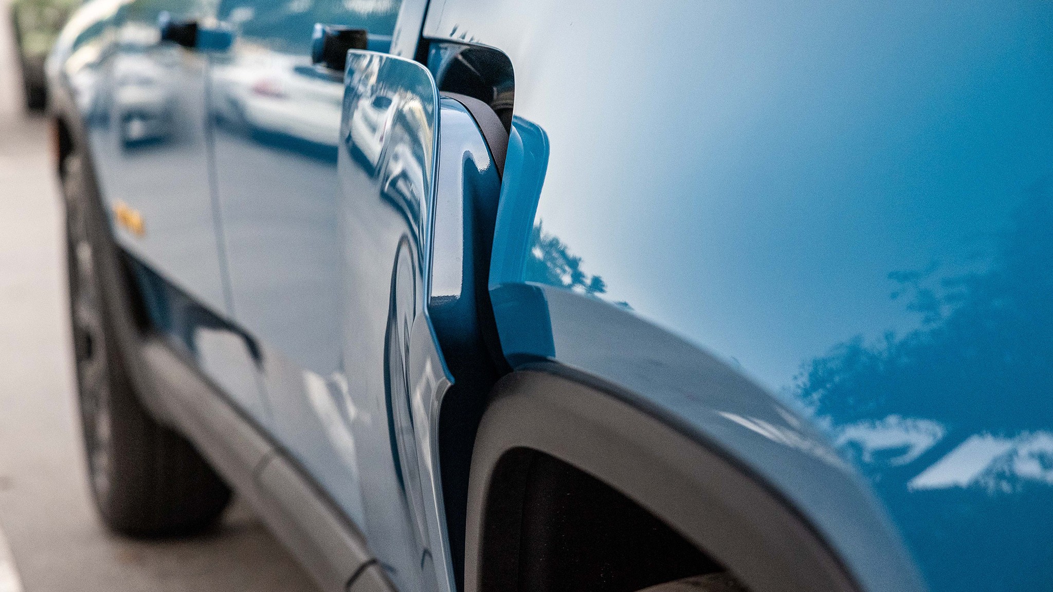 2025 Rivian R1T App 22