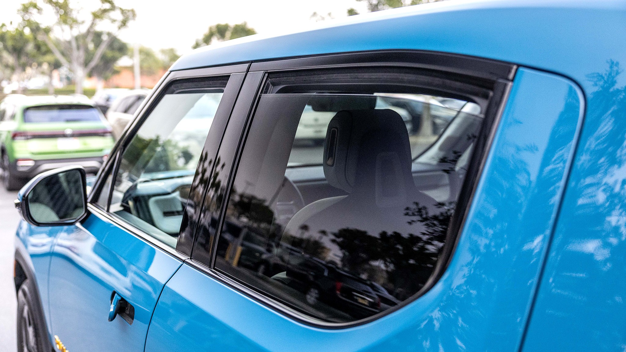 2025 Rivian R1T App 24