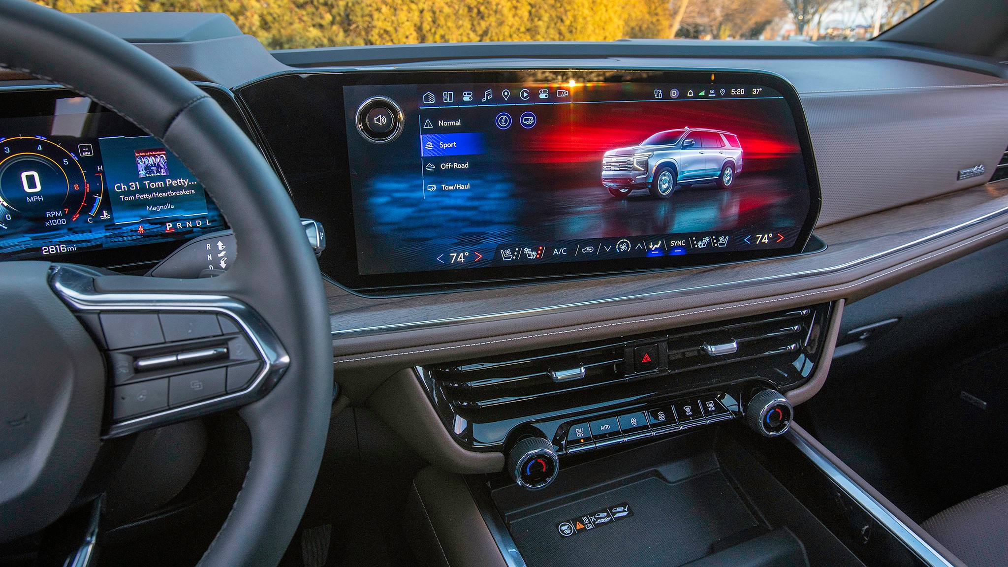 031 2025 Chevrolet Tahoe High Country interior