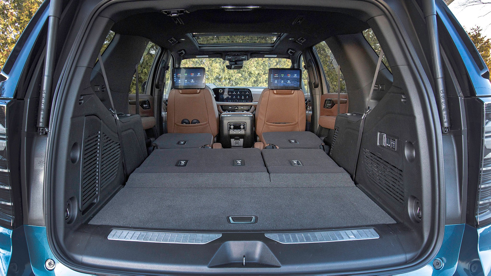 033 2025 Chevrolet Tahoe High Country cargo