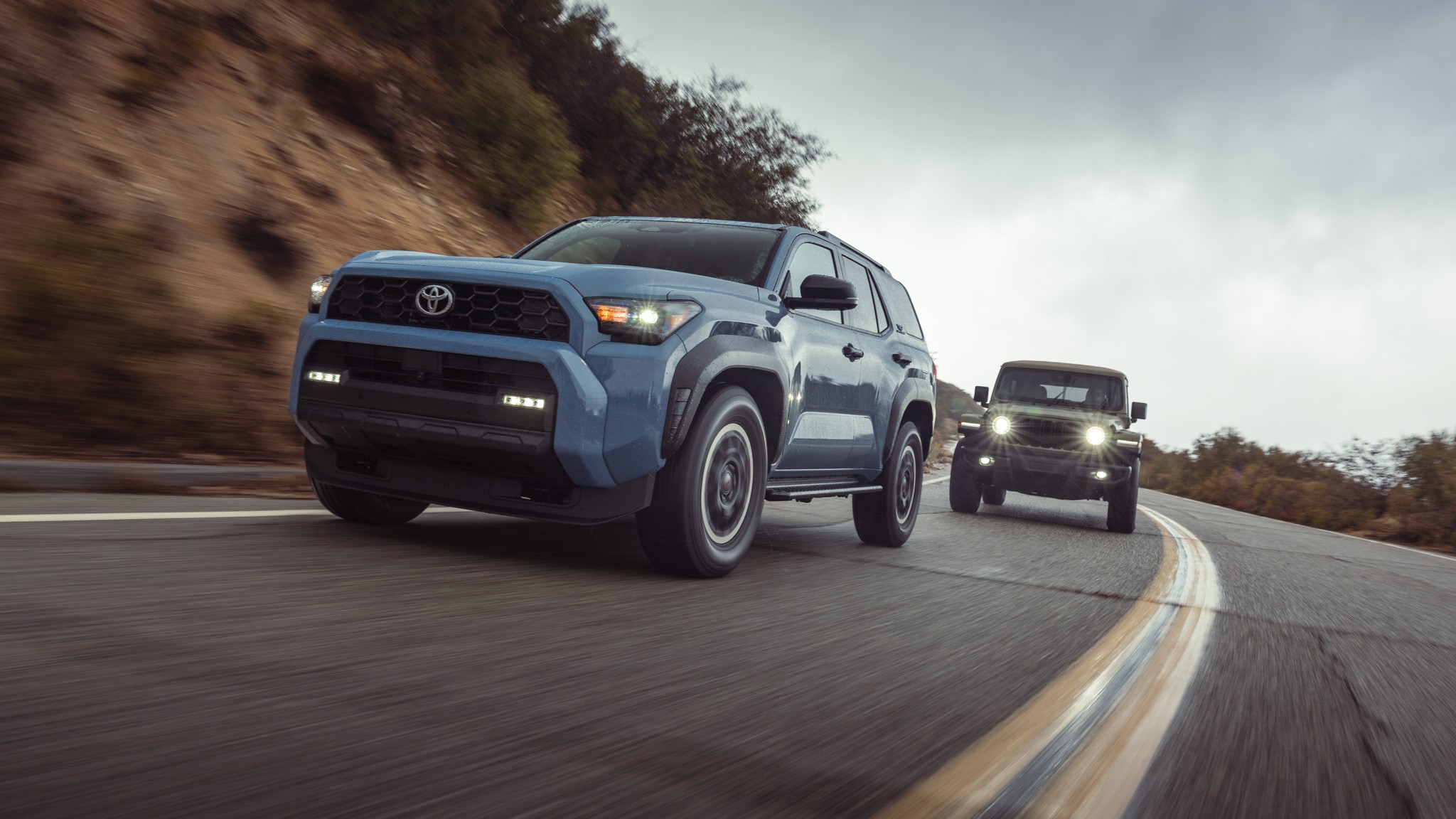 011 2025 Toyota 4Runner TRD OffRoad vs Jeep Wrangler Willys 4XE