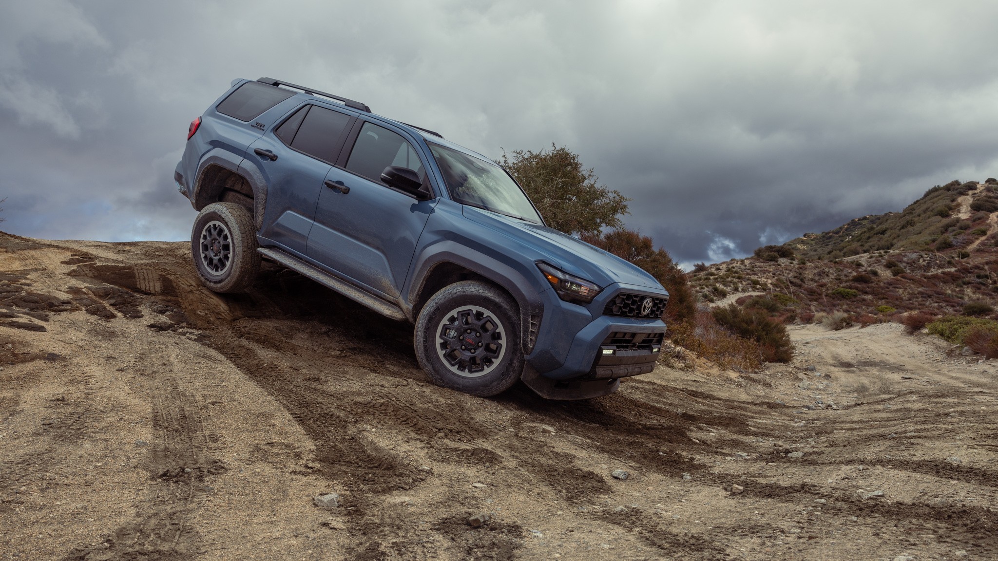 033 2025 Toyota 4Runner TRD OffRoad vs Jeep Wrangler Willys 4XE