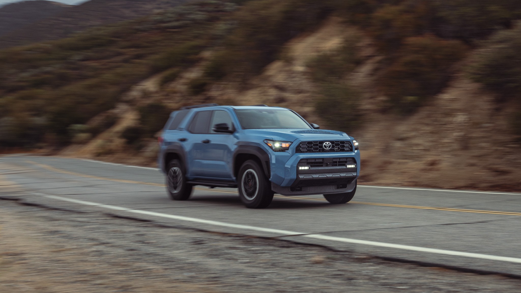 042 2025 Toyota 4Runner TRD OffRoad vs Jeep Wrangler Willys 4XE