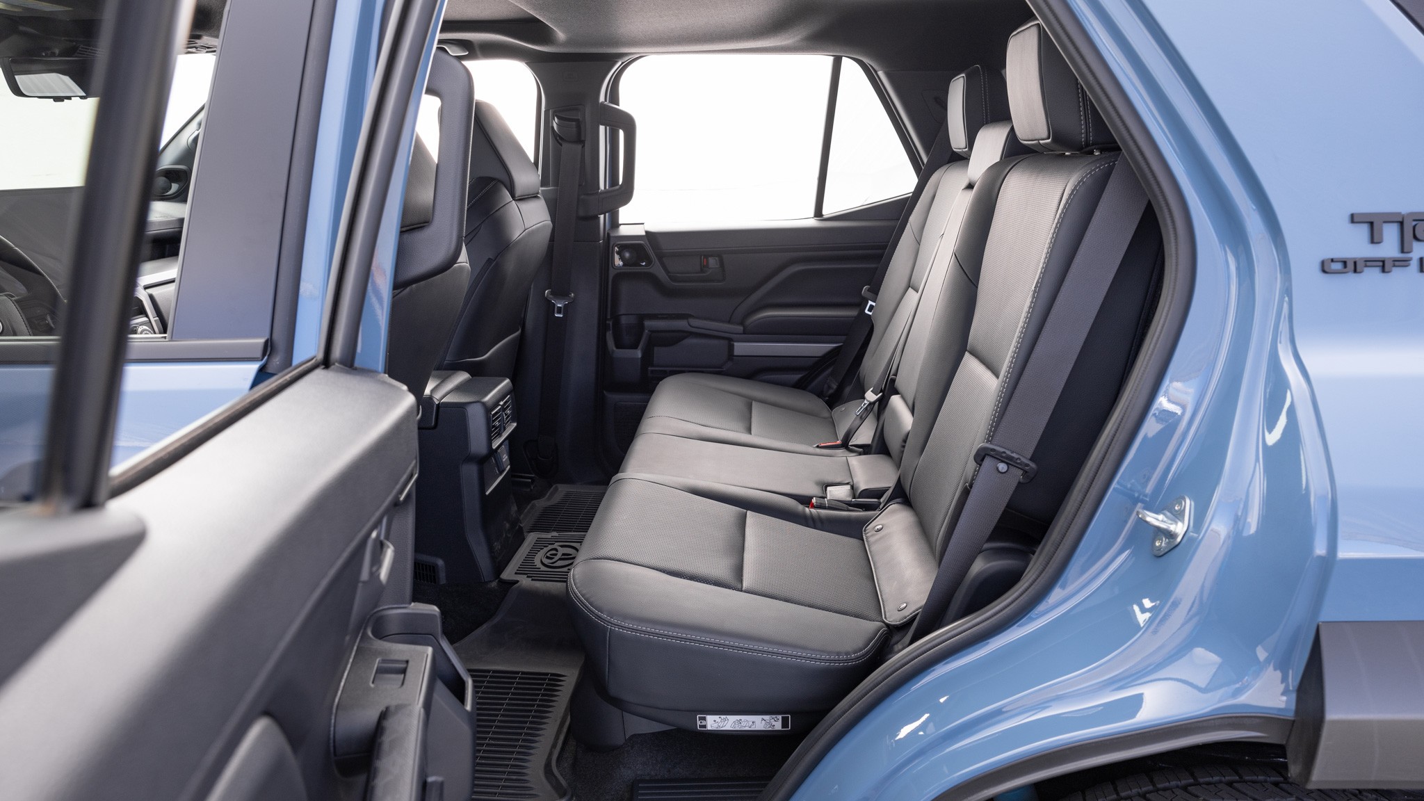 055 2025 Toyota 4Runner TRD OffRoad vs Jeep Wrangler Willys 4XE