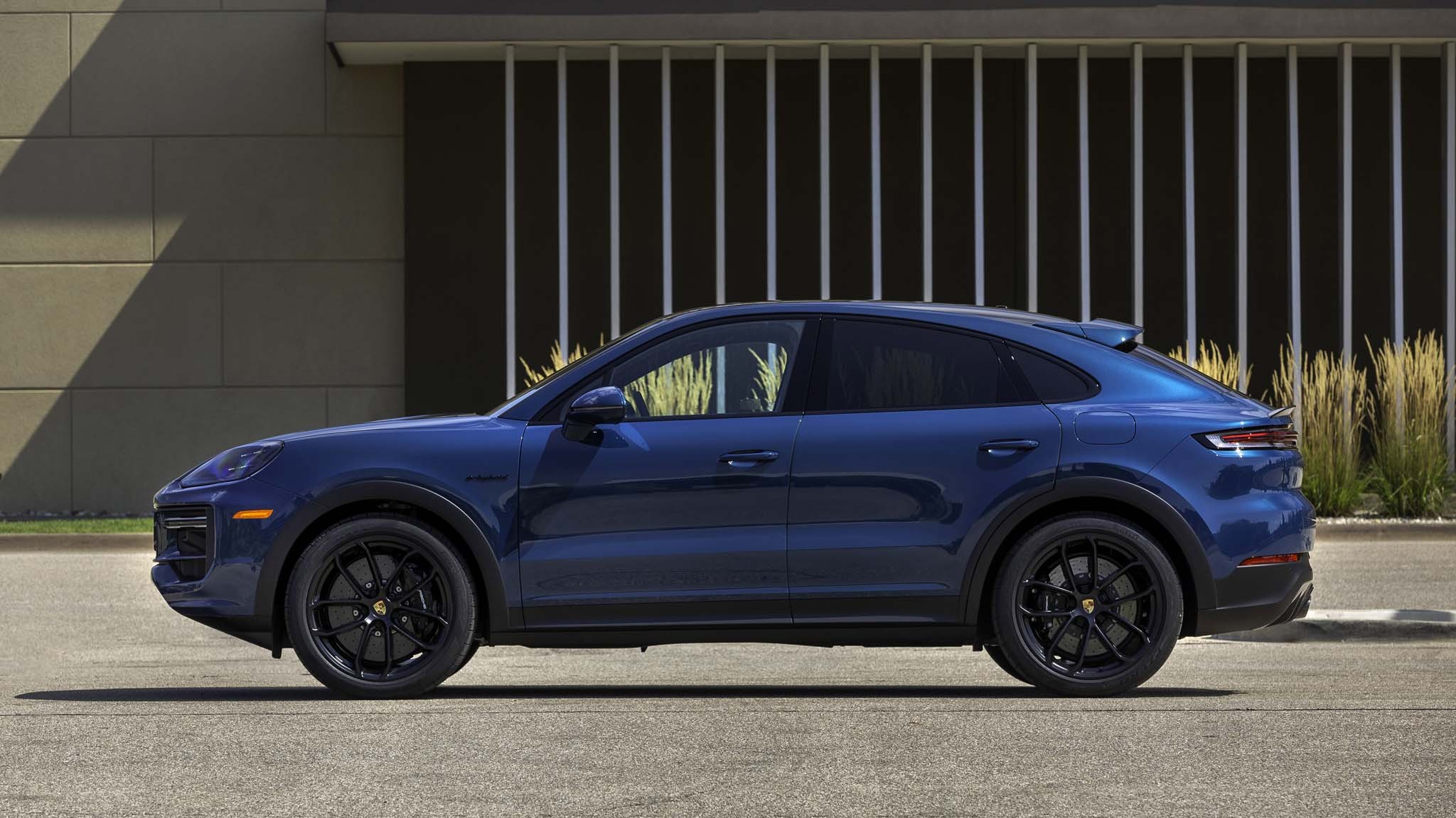 013 2024 Porsche Cayenne Turbo E Hybrid Coupe