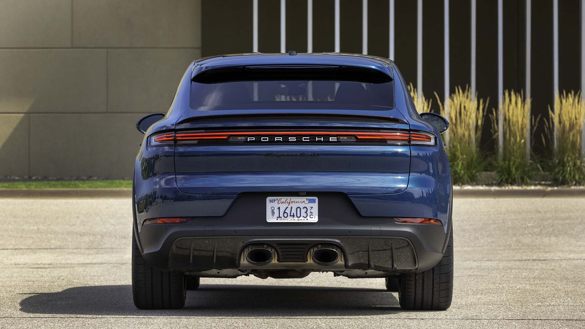 016 2024 Porsche Cayenne Turbo E Hybrid Coupe