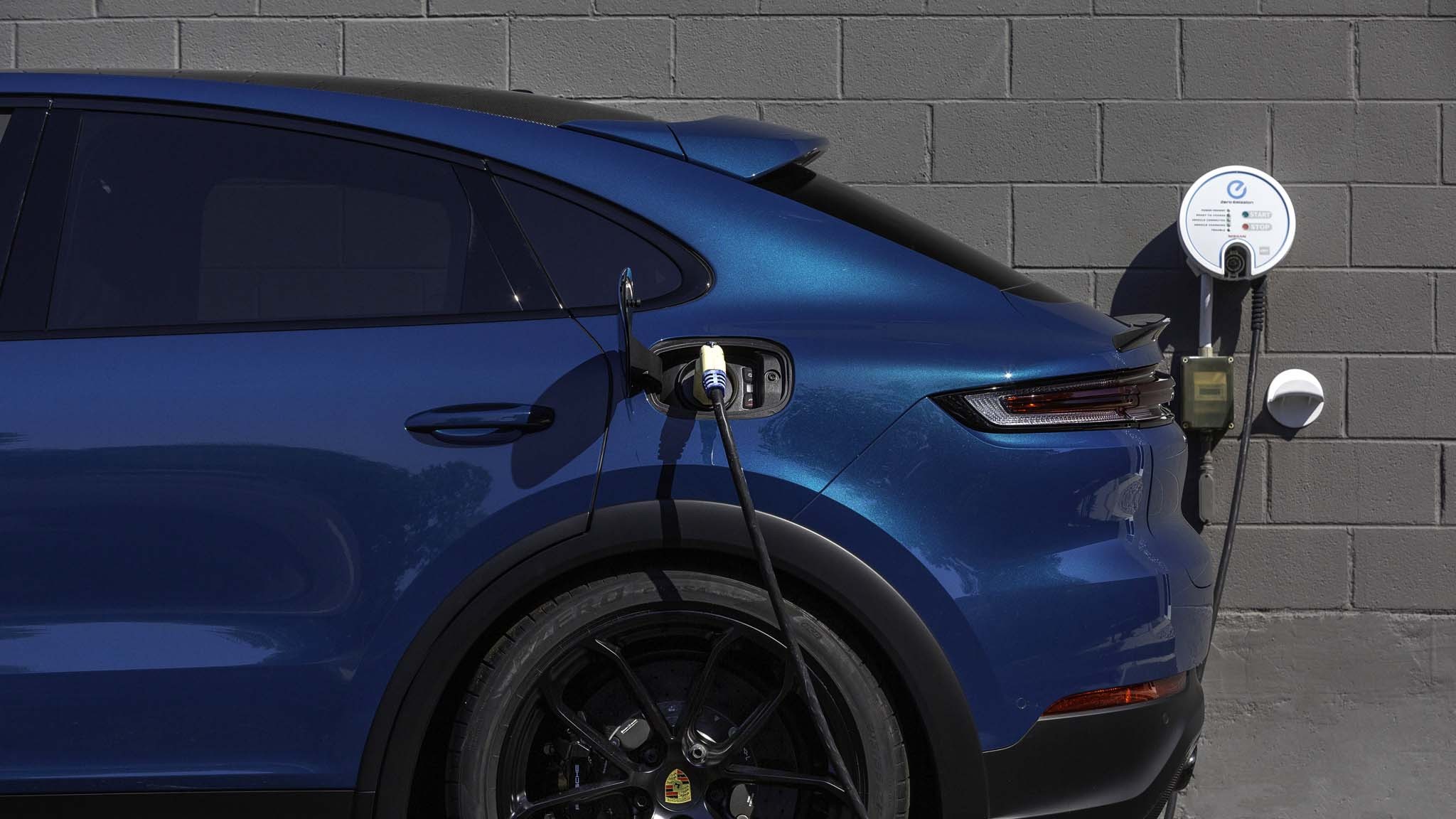 020 2024 Porsche Cayenne Turbo E Hybrid Coupe