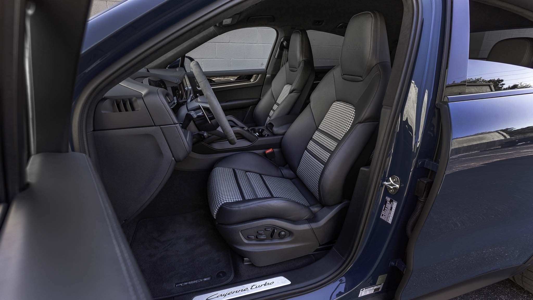 023 2024 Porsche Cayenne Turbo E Hybrid Coupe