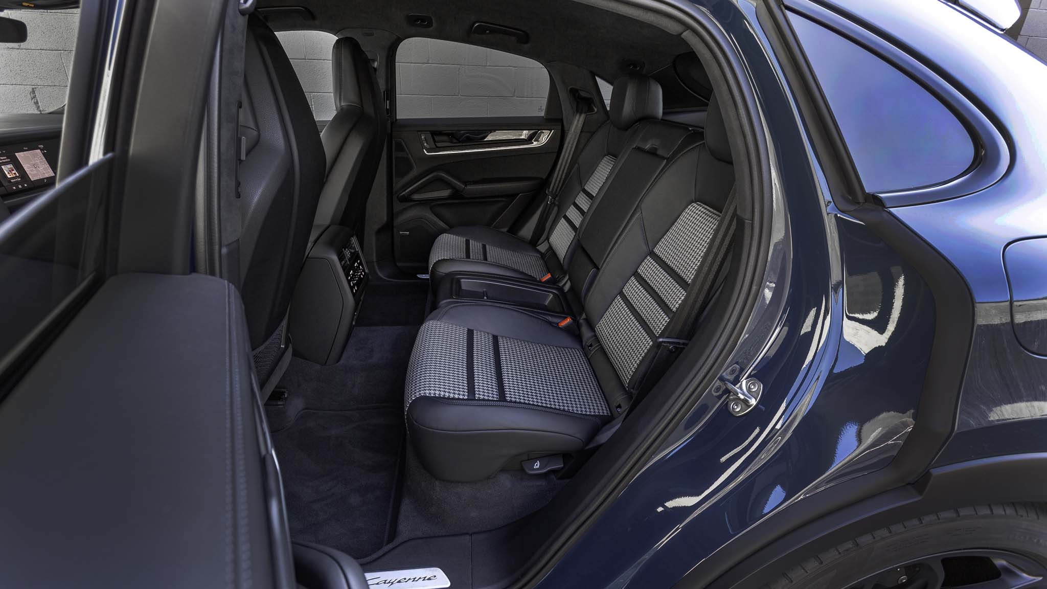 024 2024 Porsche Cayenne Turbo E Hybrid Coupe