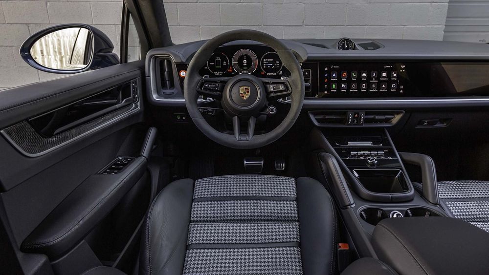 025 2024 Porsche Cayenne Turbo E Hybrid Coupe