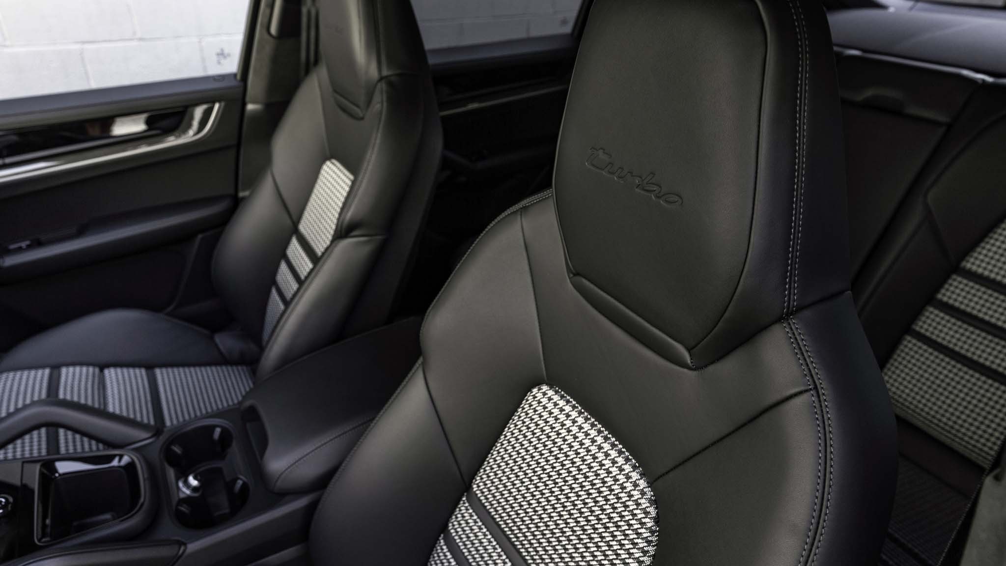 029 2024 Porsche Cayenne Turbo E Hybrid Coupe