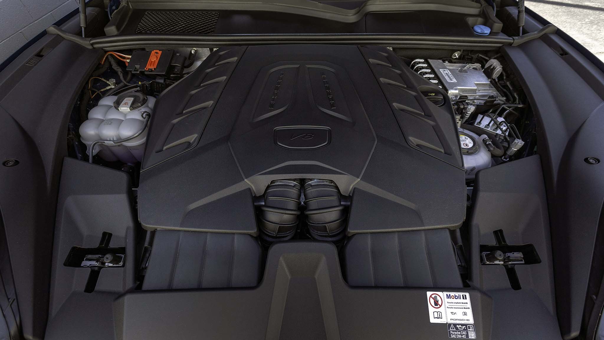 031 2024 Porsche Cayenne Turbo E Hybrid Coupe