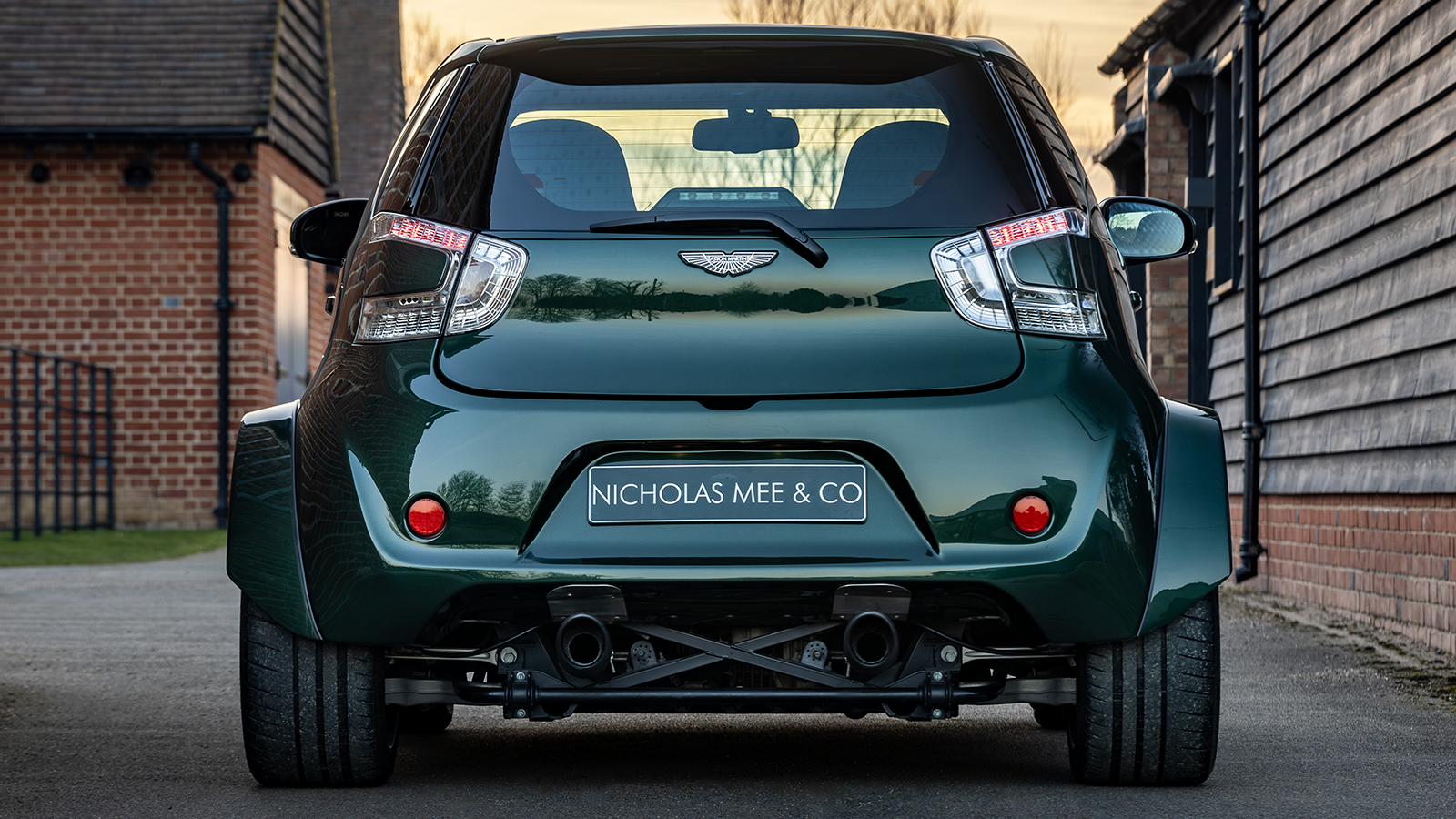 2018 Aston Martin Super Cygnet V 8 10