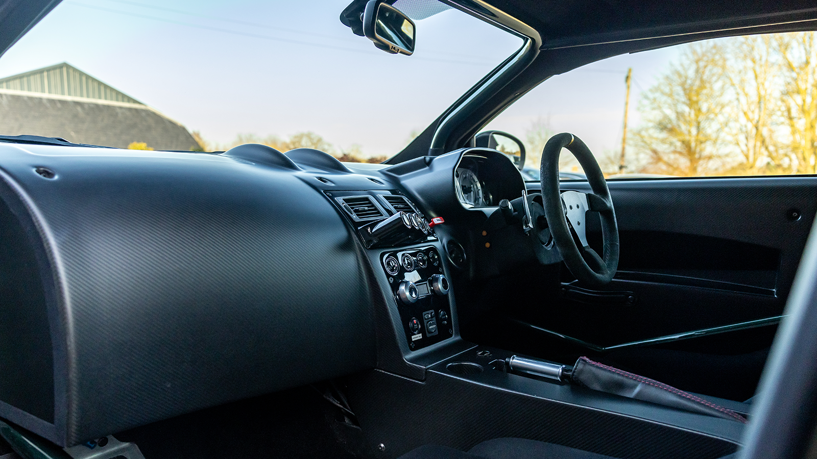 2018 Aston Martin Super Cygnet V 8 7