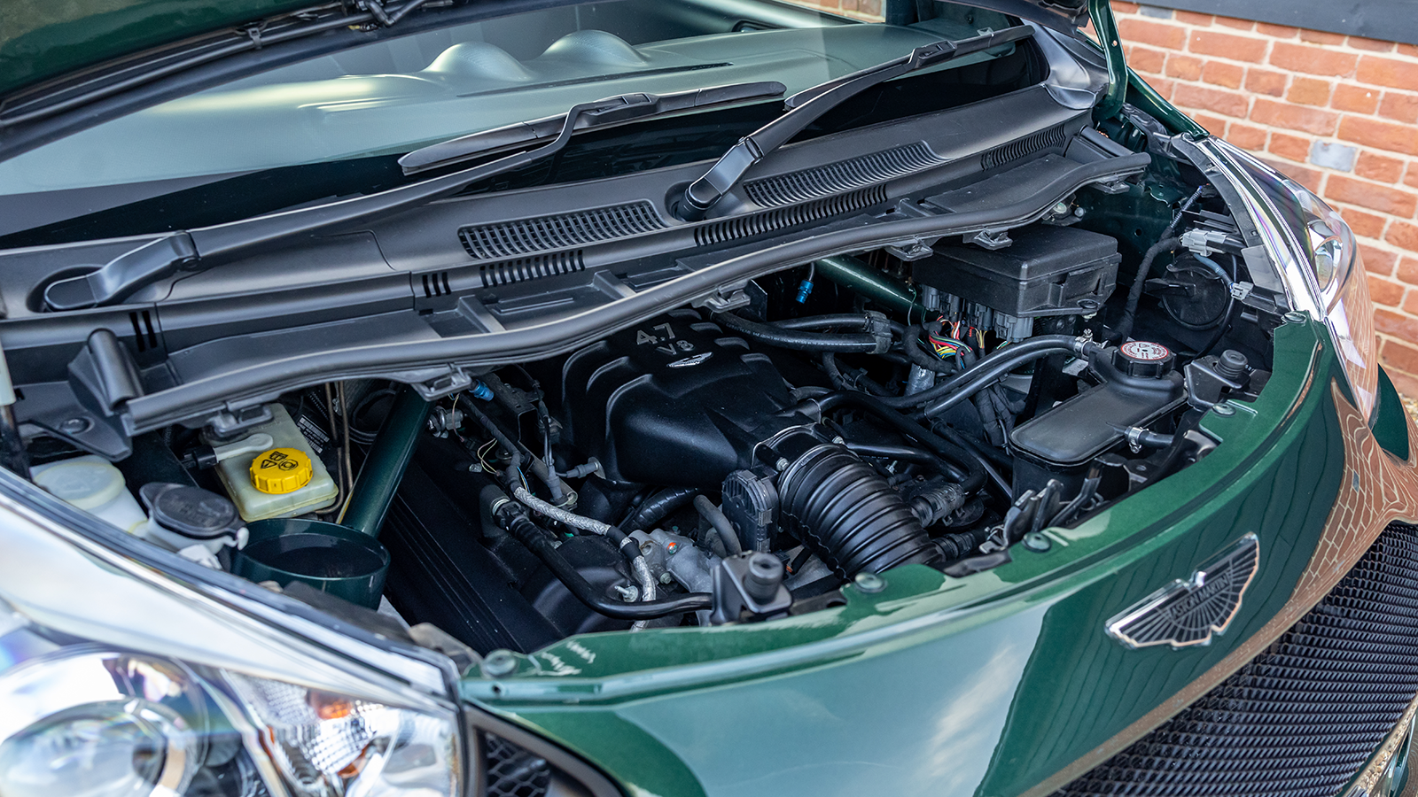 2018 Aston Martin Super Cygnet V 8 4