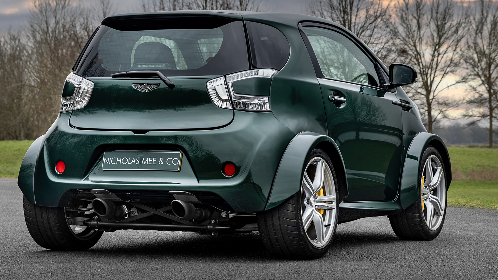 2018 Aston Martin Super Cygnet V 8 3