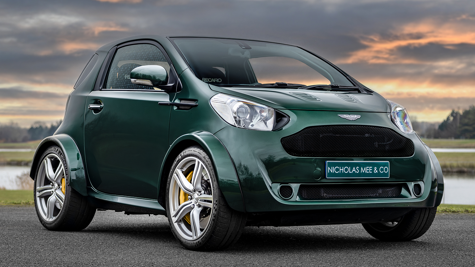 2018 Aston Martin Super Cygnet V 8 1