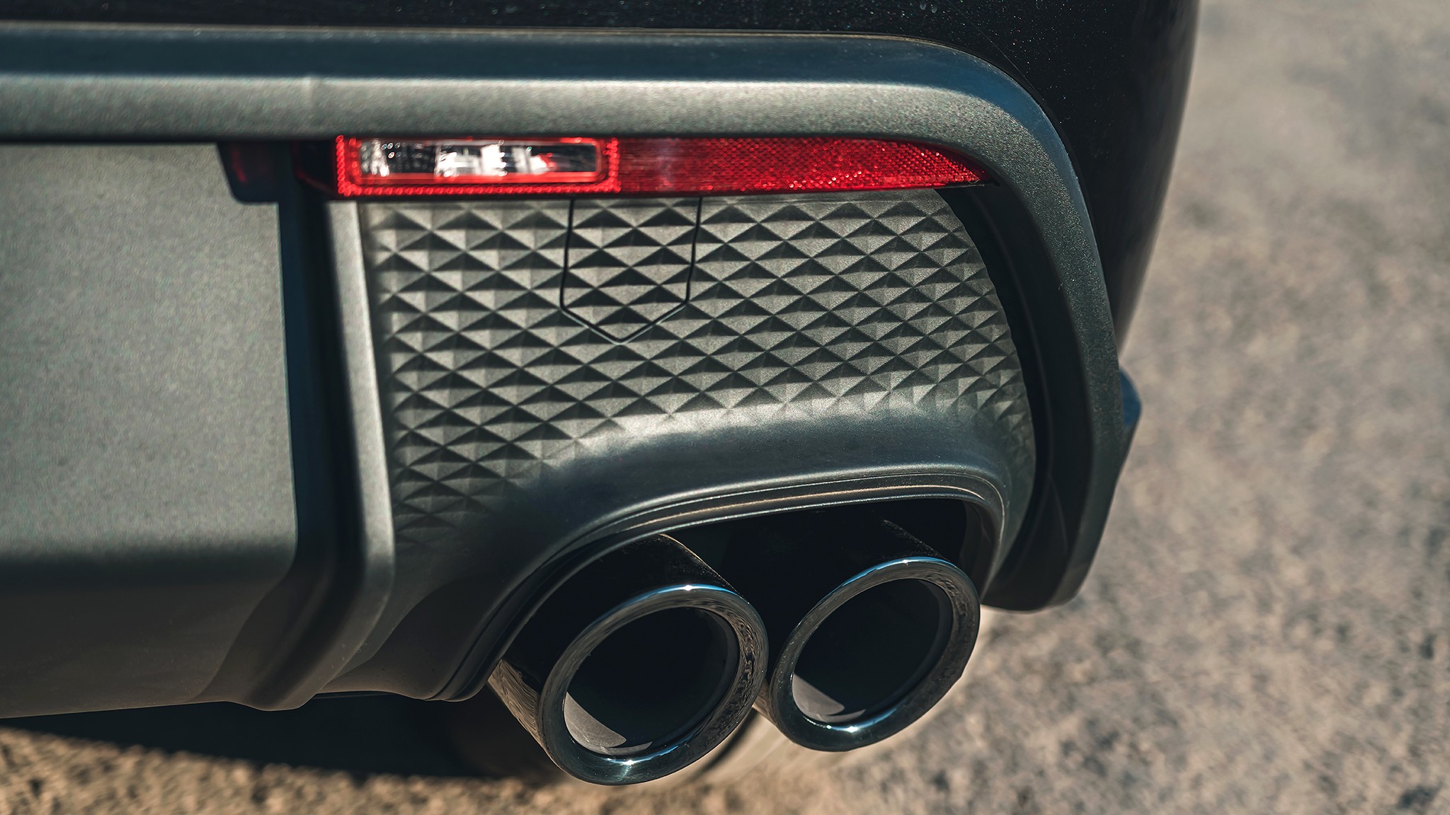 19 2025 Porsche Macan T exhaust