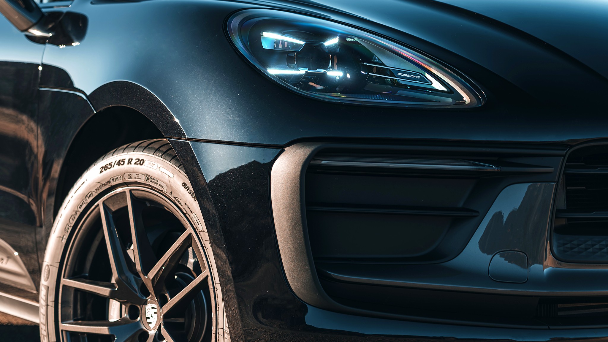 25 2025 Porsche Macan T headlight