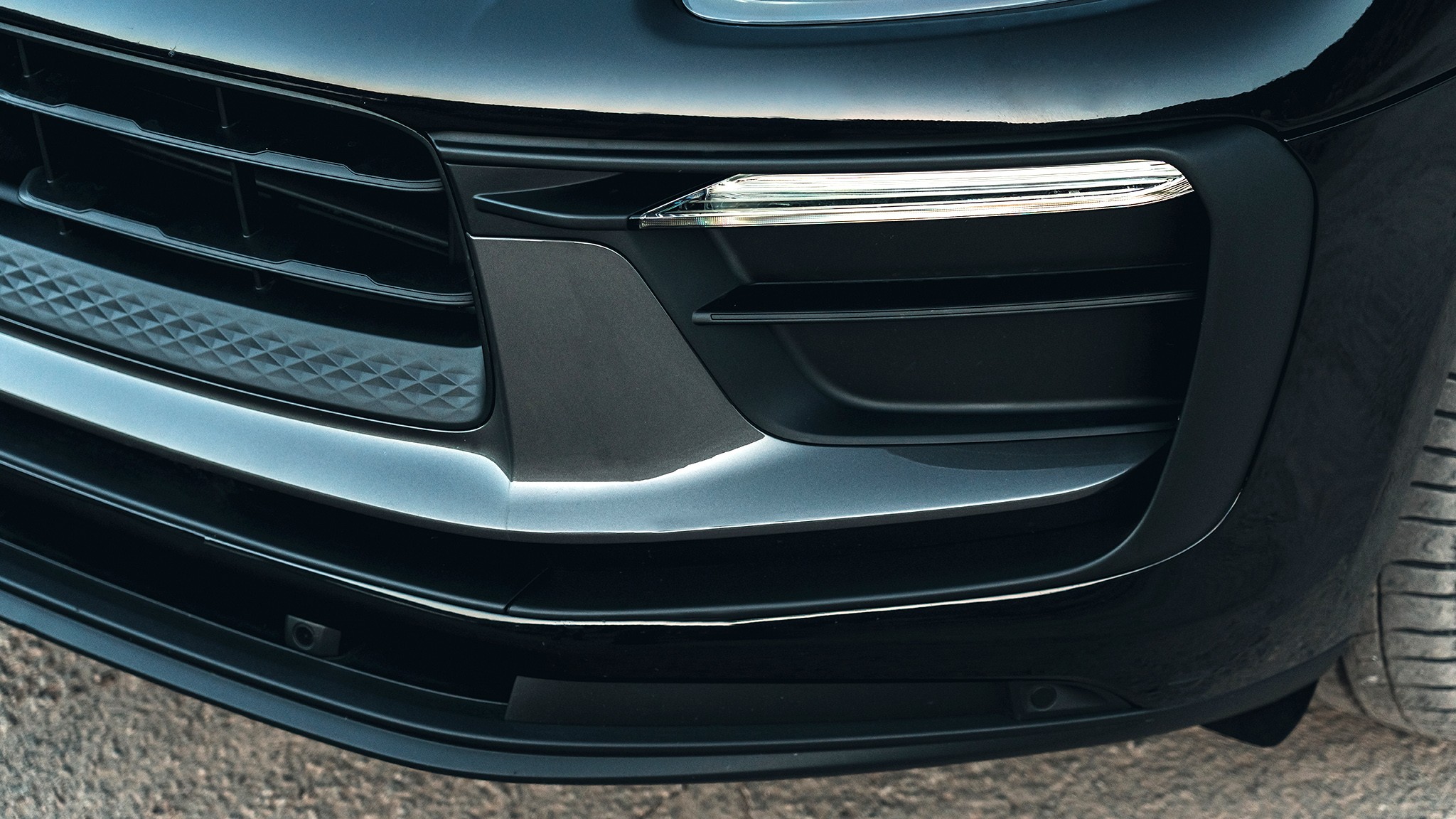 27 2025 Porsche Macan T front bumper