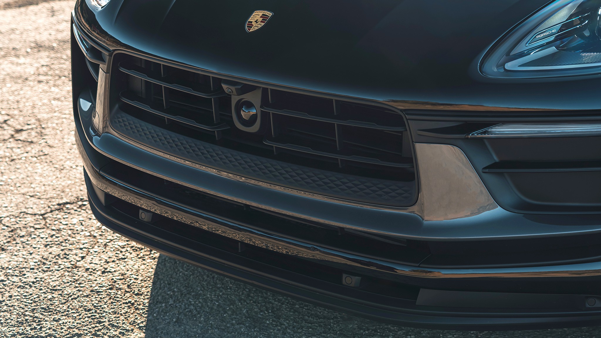 28 2025 Porsche Macan T grille