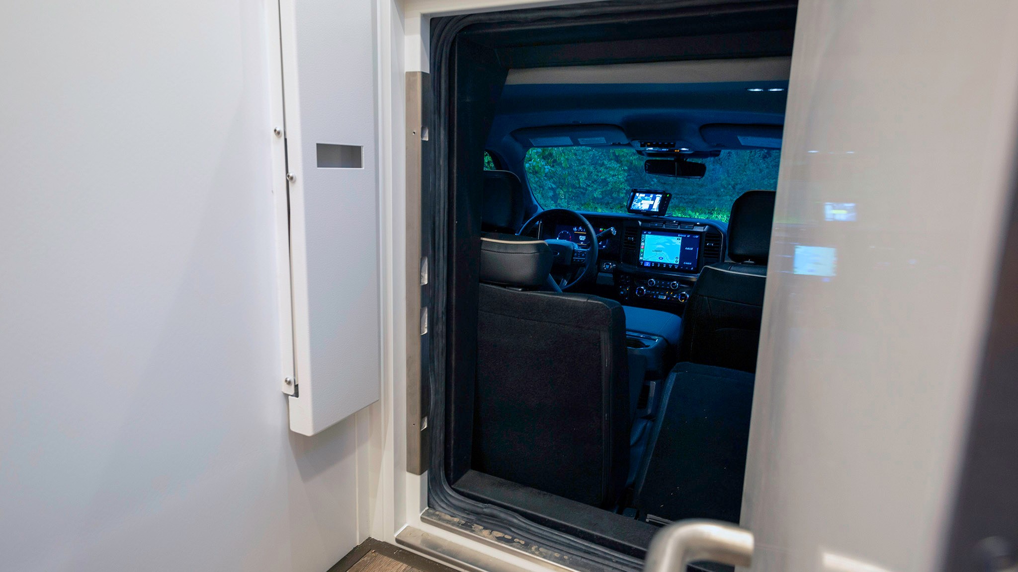 044 2024 Krug Bedrock XT2