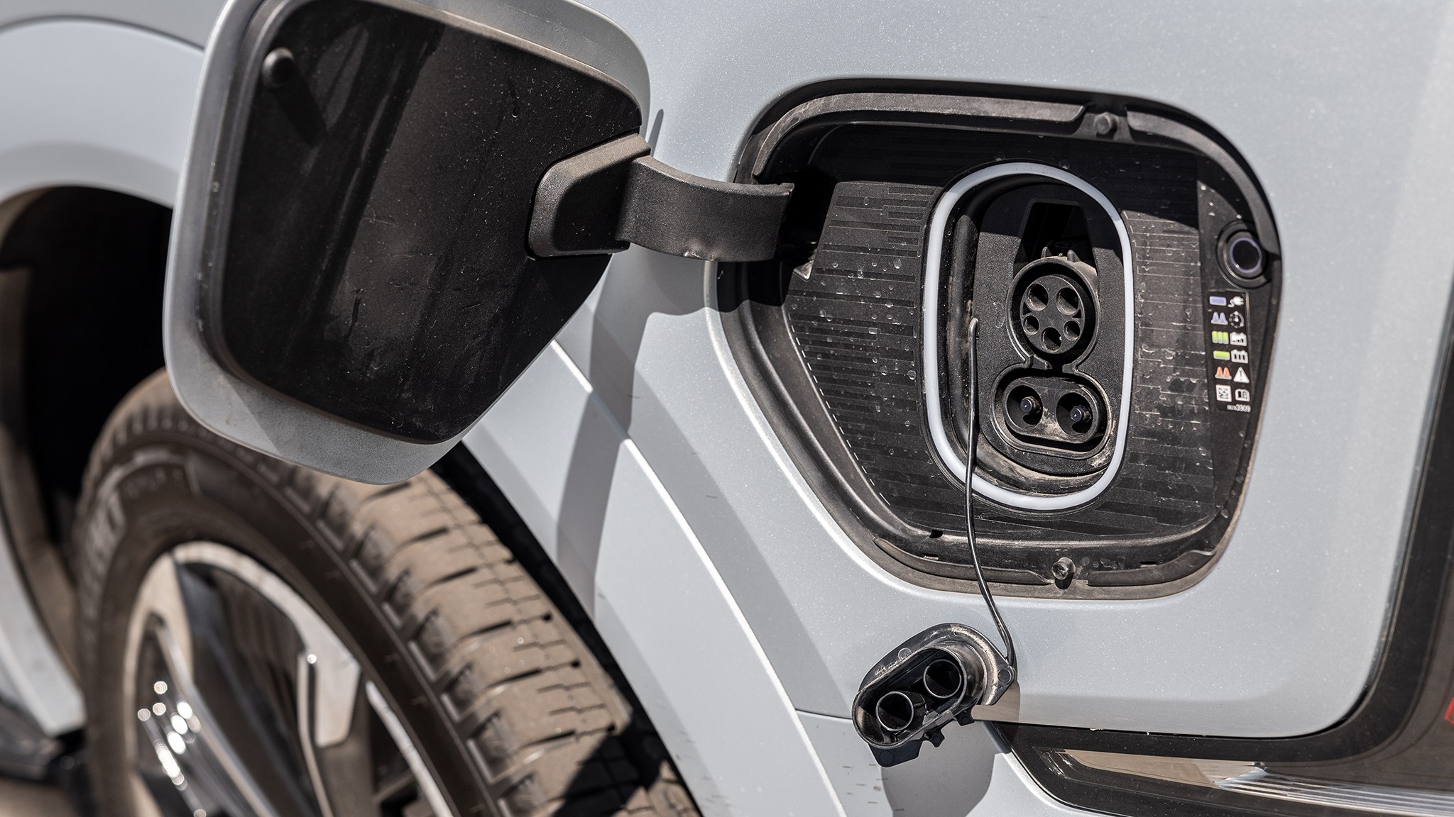 2025 Cadillac Escalade IQ 2