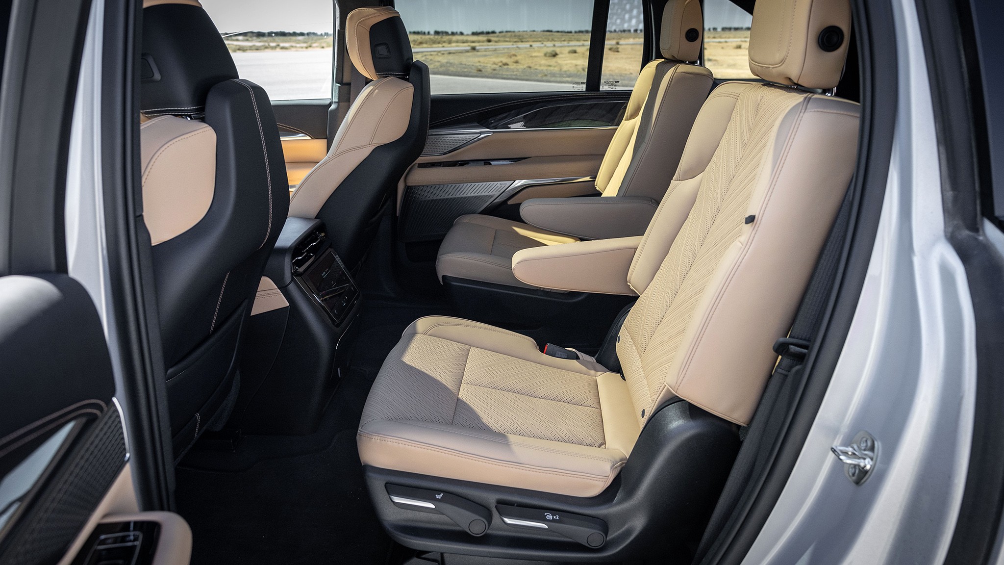 2025 Cadillac Escalade IQ 28