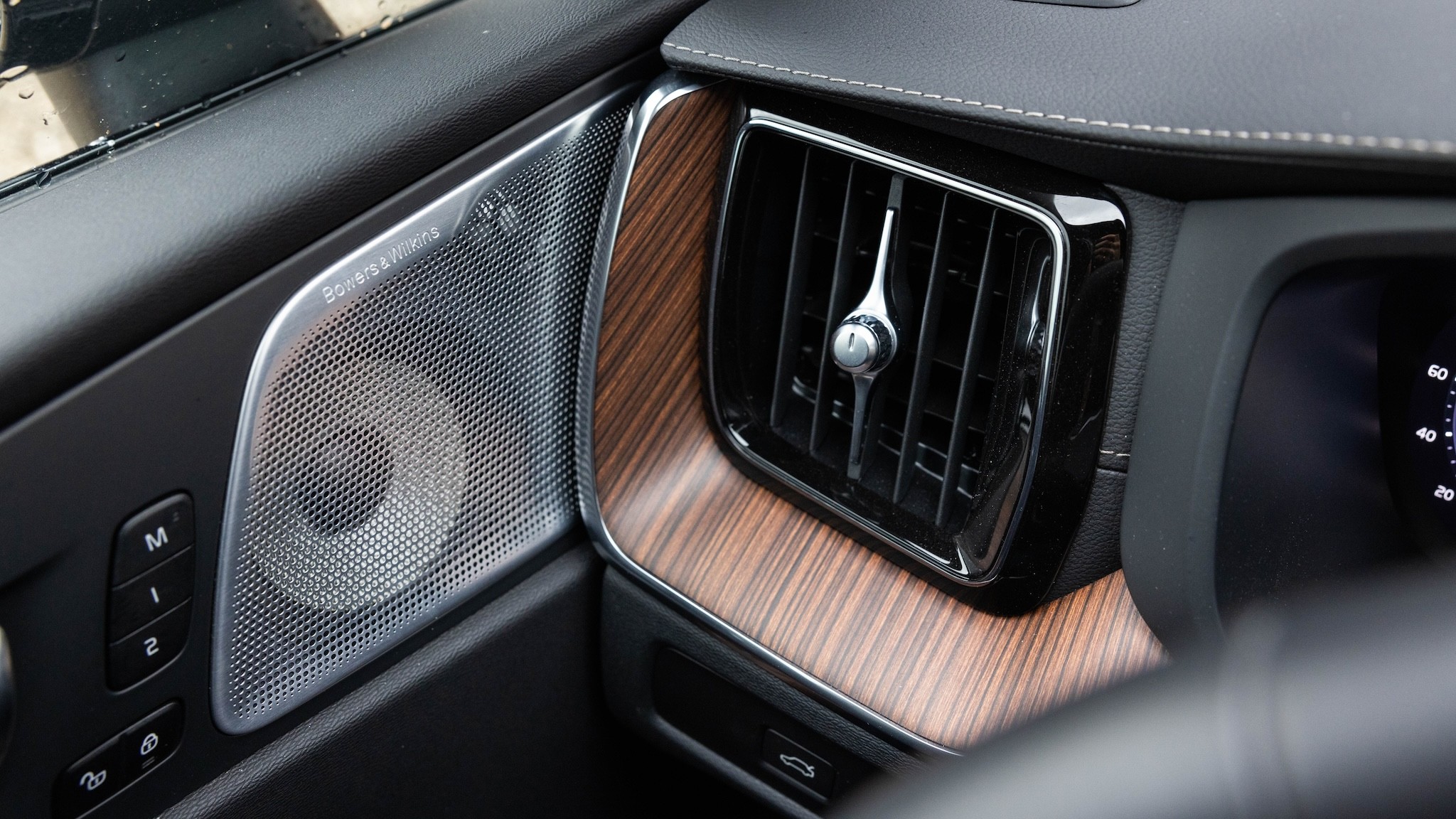 14 2025 Volvo XC60 B5 AWD Ultra Kristen Lee