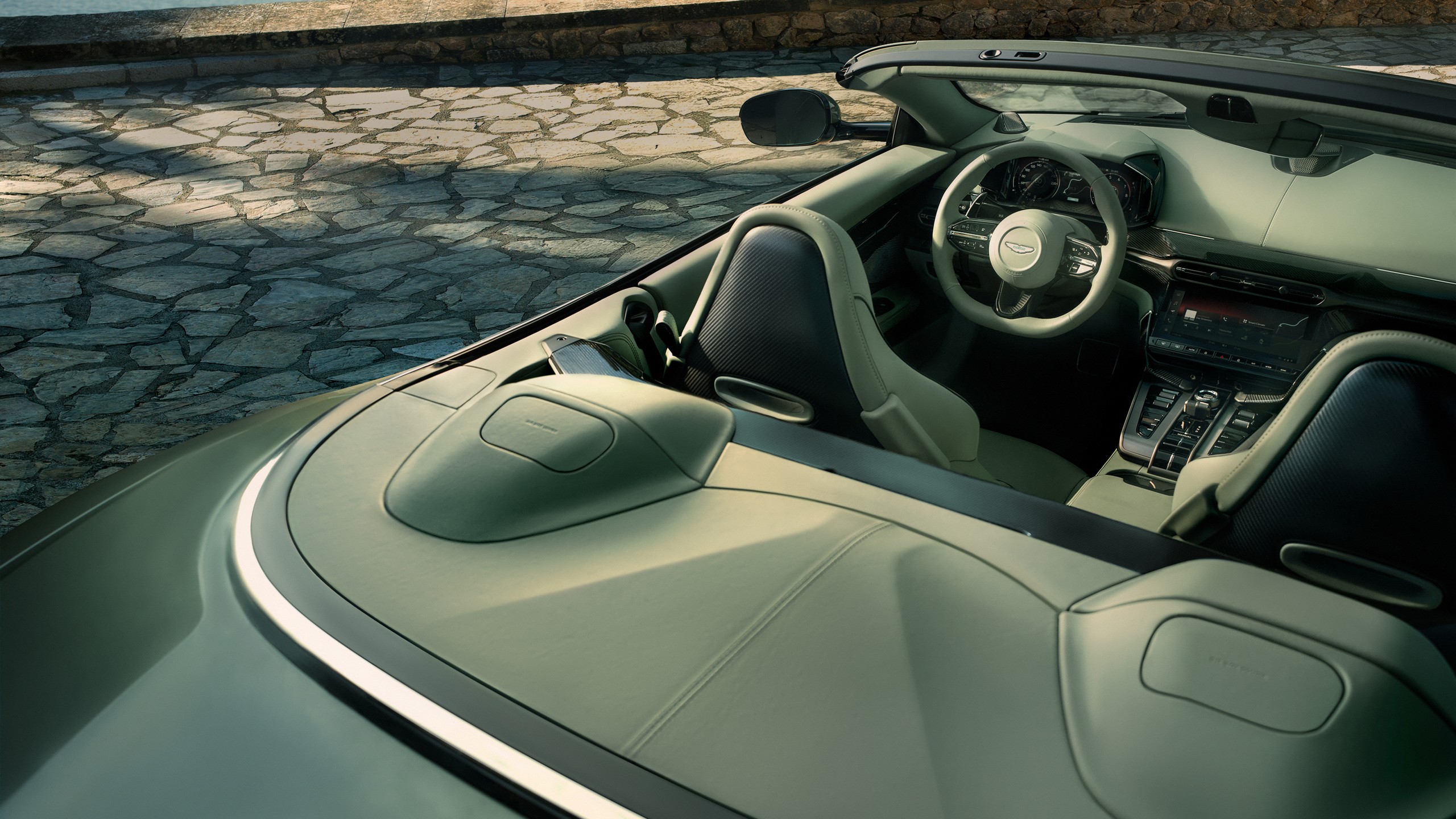 2026 Aston Martin Vanquish Volante 2