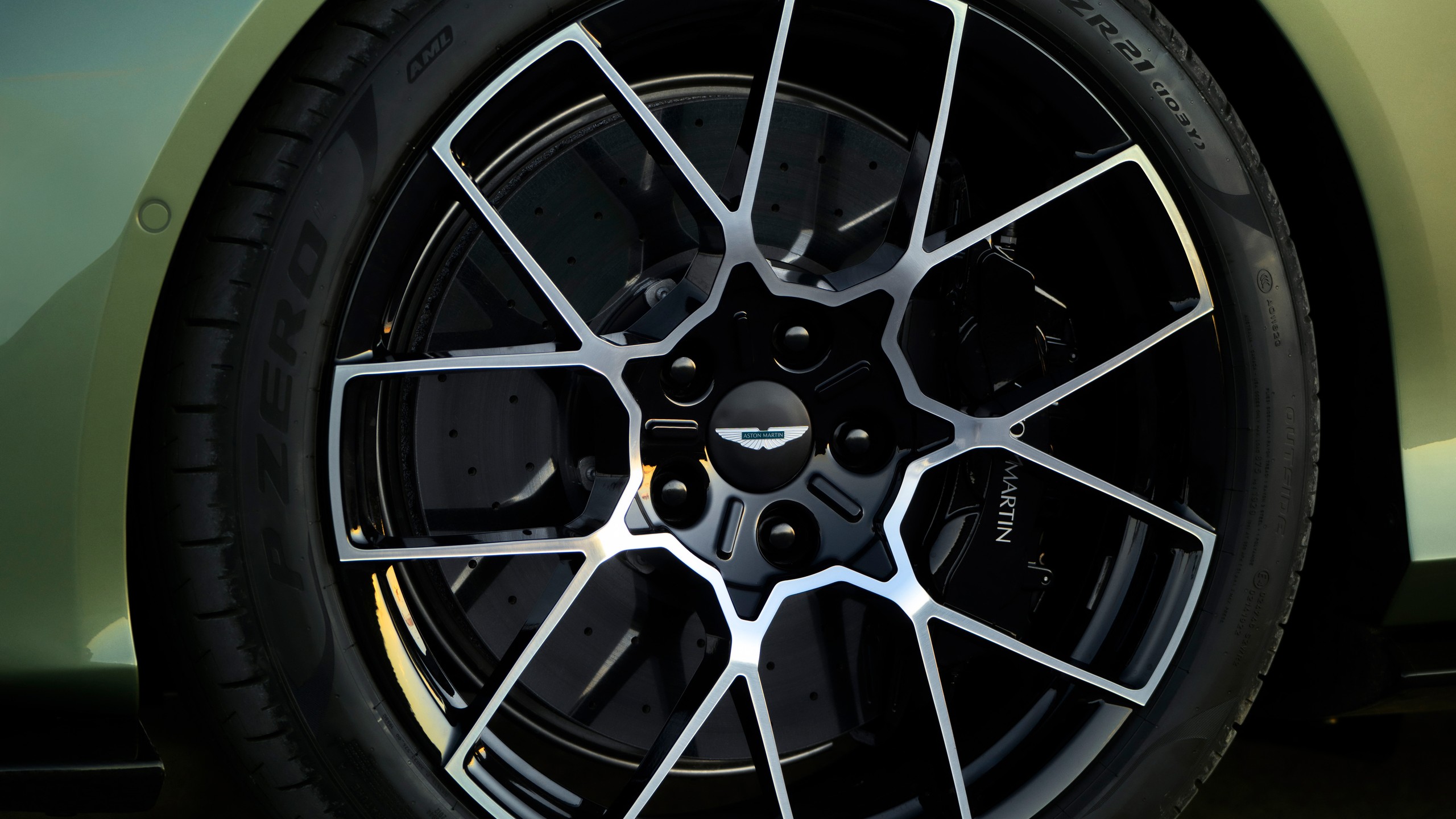 2026 Aston Martin Vanquish Volante 5