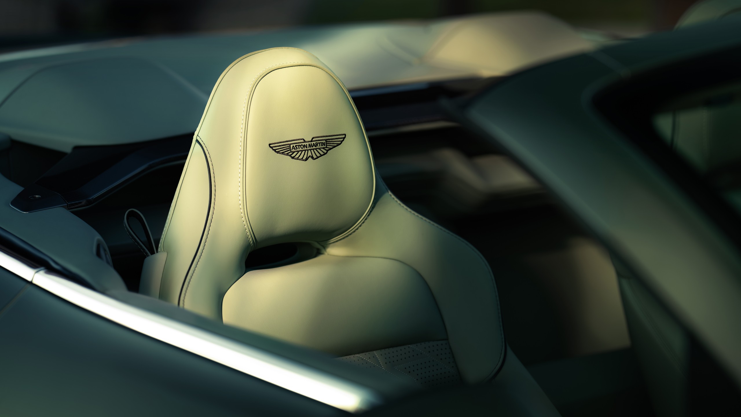 2026 Aston Martin Vanquish Volante 12