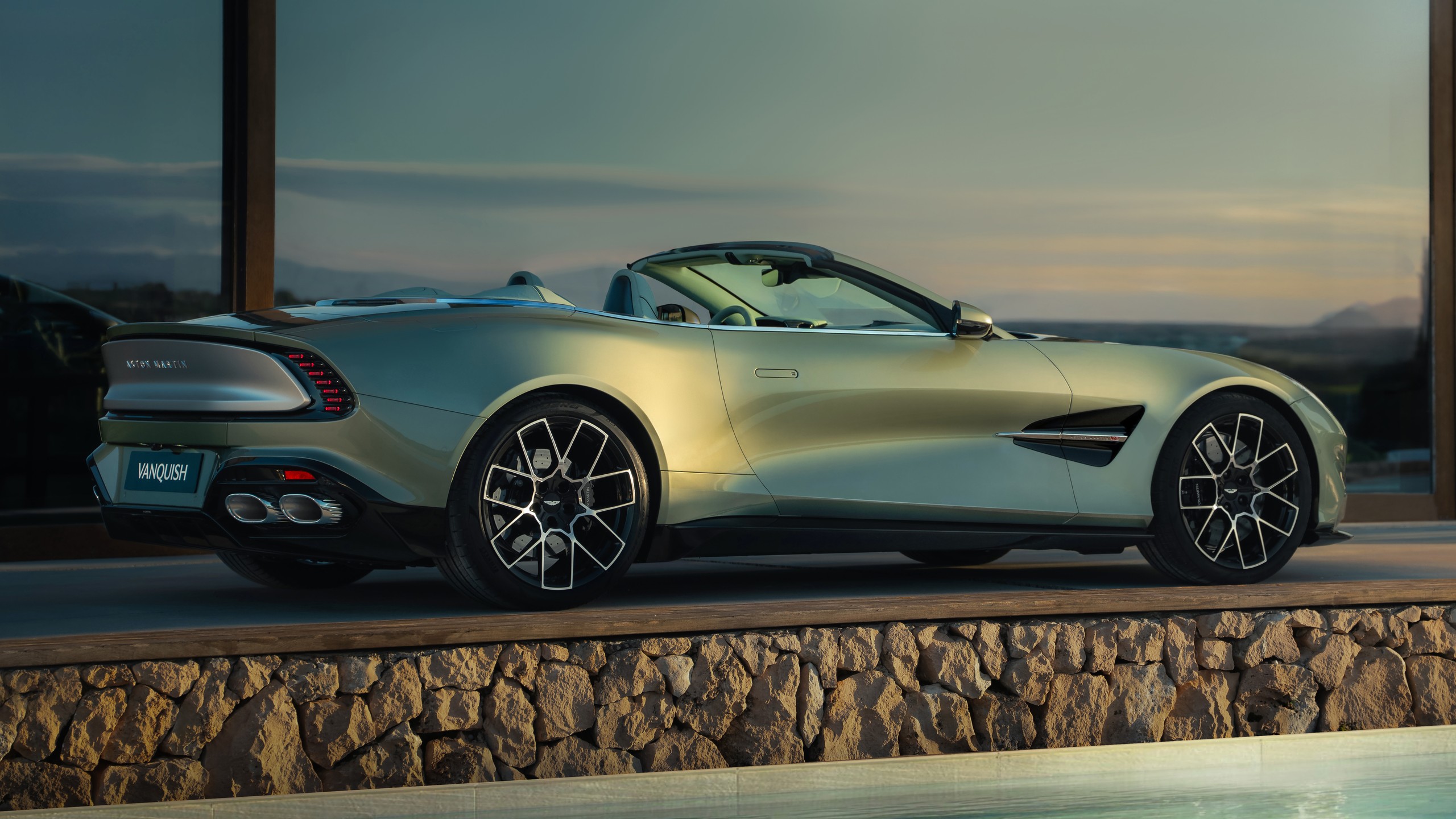 2026 Aston Martin Vanquish Volante 17