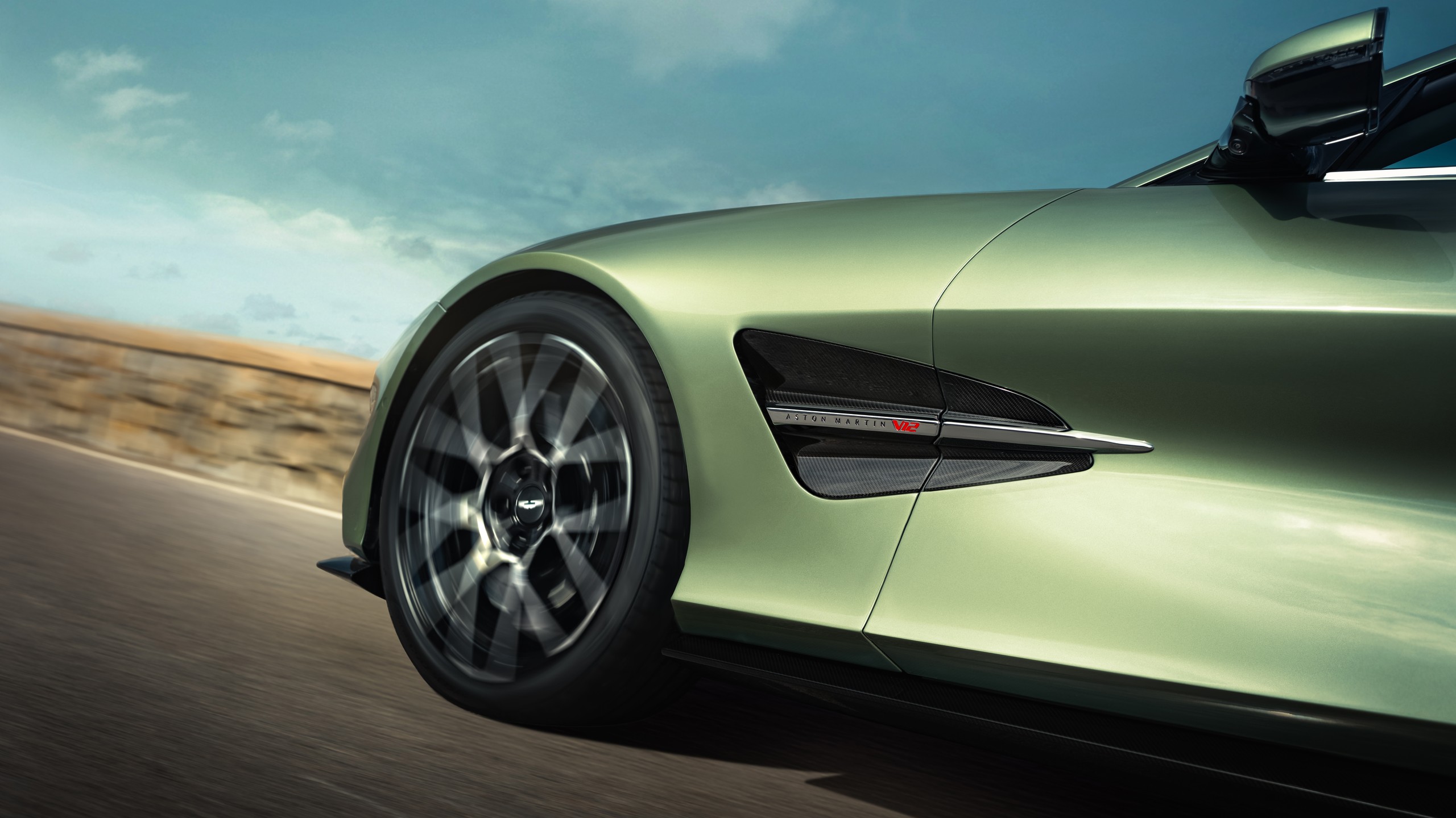 2026 Aston Martin Vanquish Volante 20