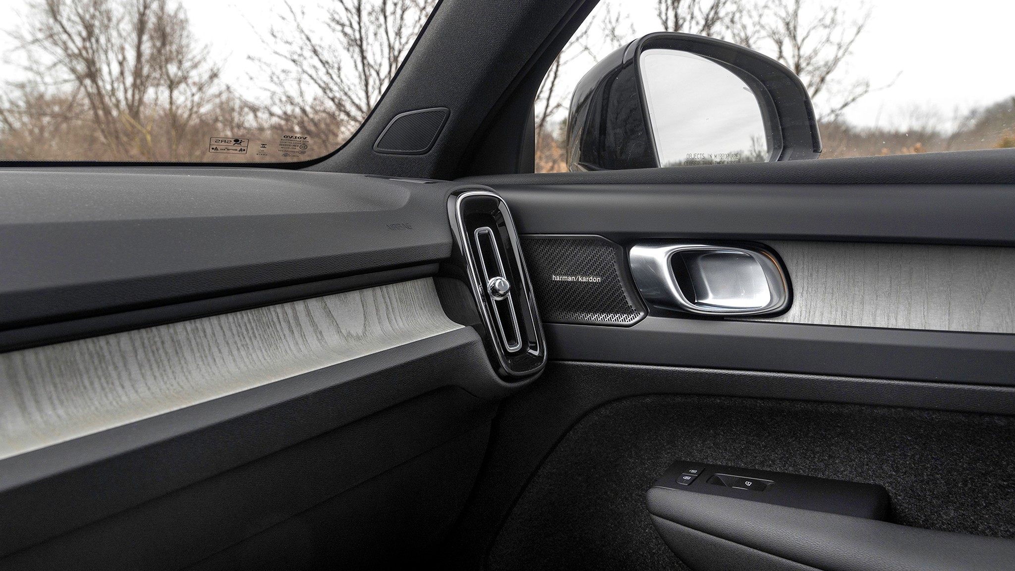 032 2025 Volvo EX40 Twin Motor Ultra