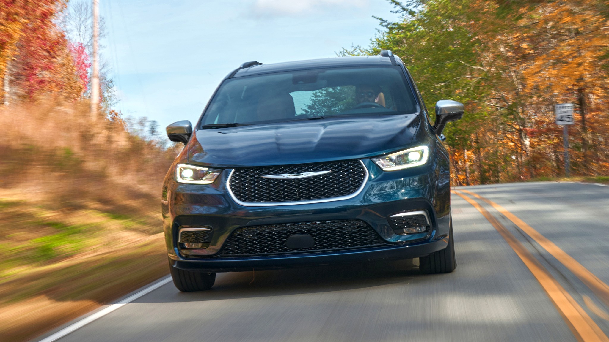 2 2025 Chrysler Pacifica PHEV Hybrid Pinnacle Blue front view