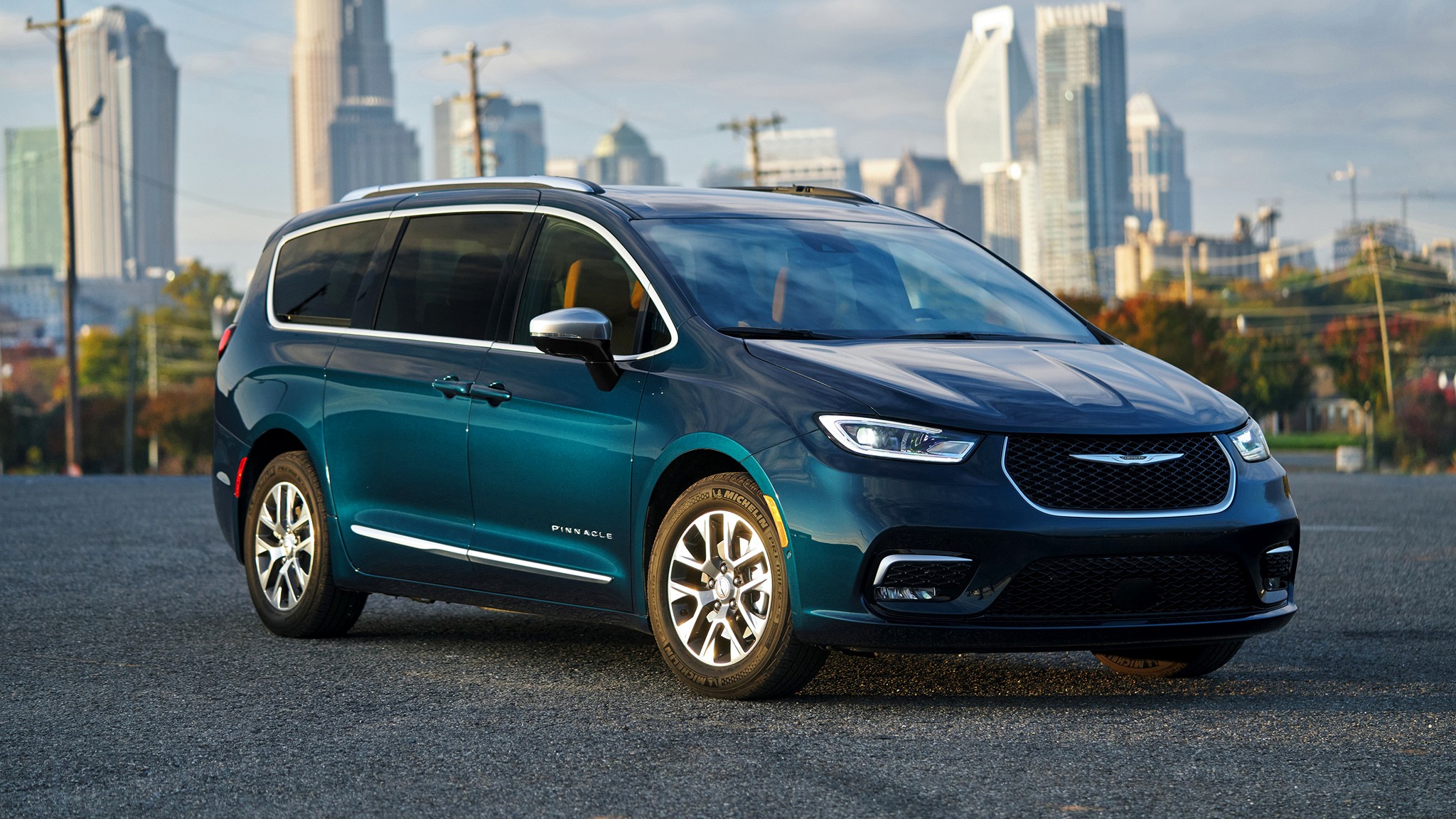 3 2025 Chrysler Pacifica PHEV Hybrid Pinnacle Blue front view