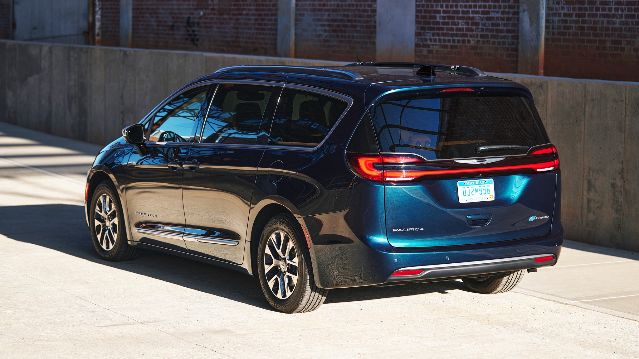 9 2025 Chrysler Pacifica PHEV Hybrid Pinnacle Blue rear view