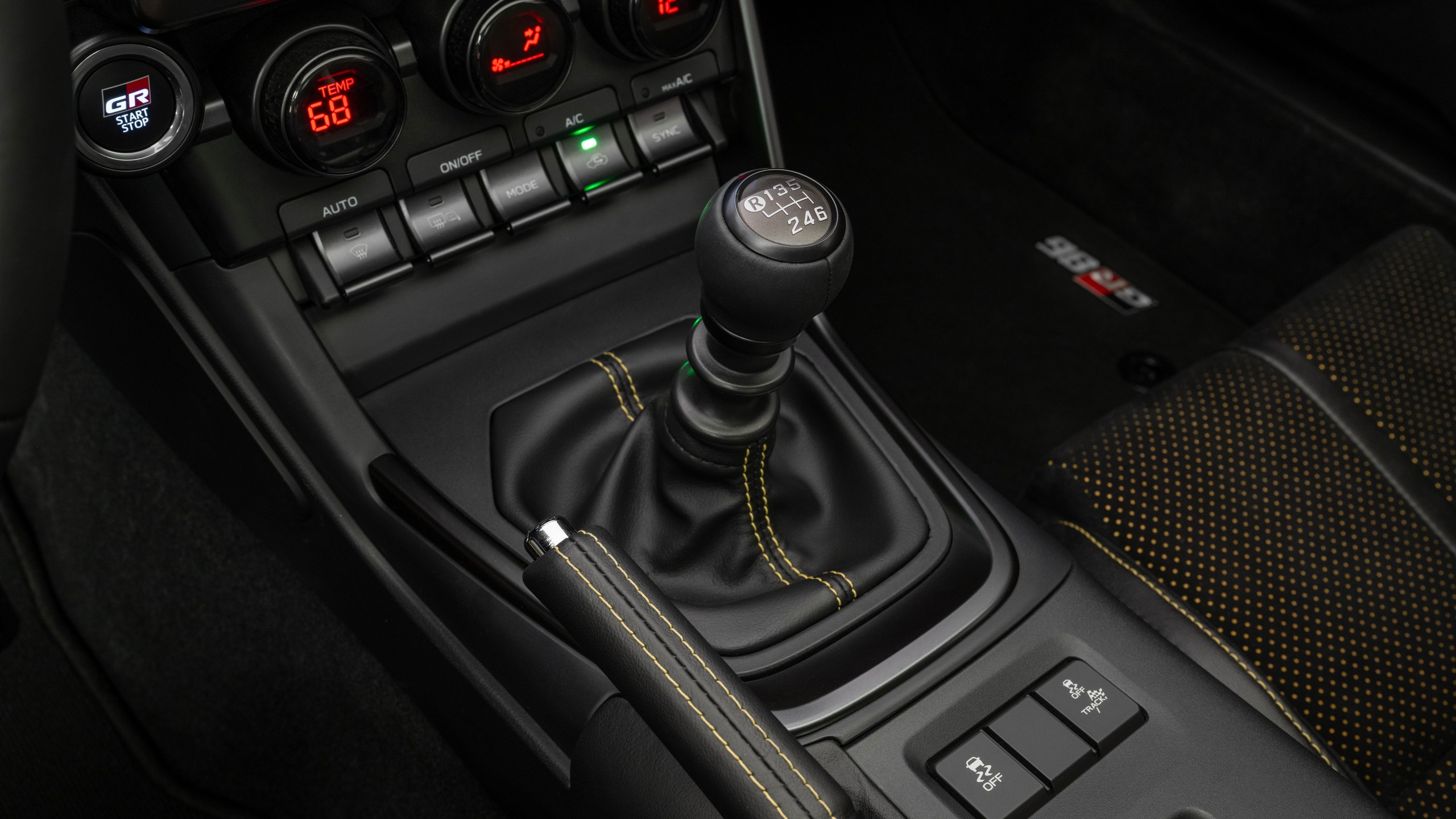 2026 Toyota GR86 SE Yuzu 014