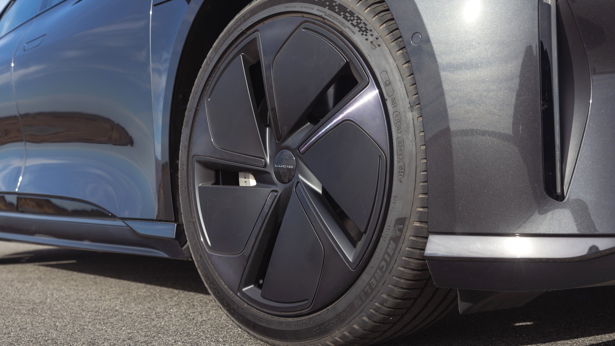 004 2025 Lucid Air Pure Wheel