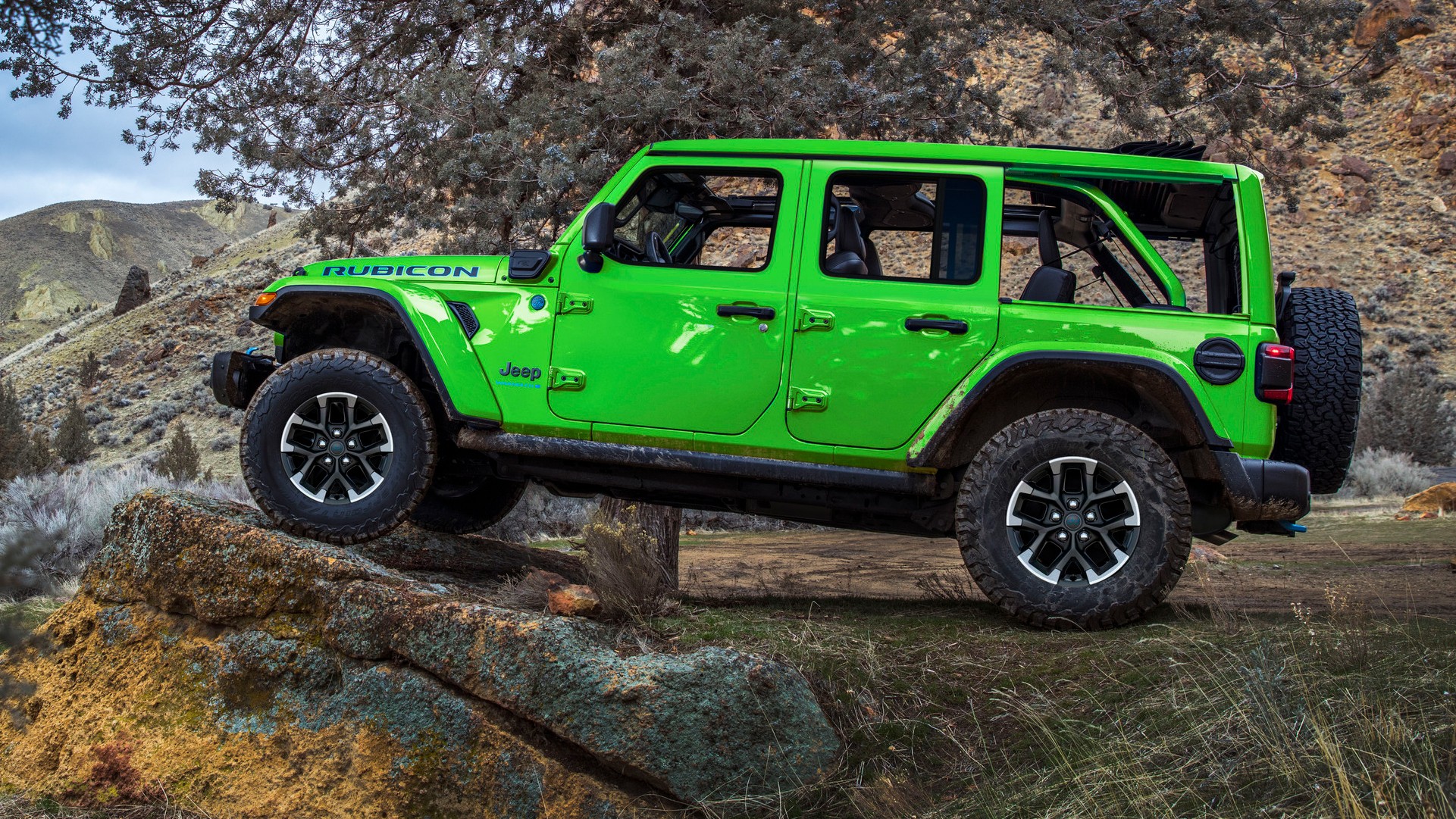 2025 Jeep Wrangler Mojito green 1