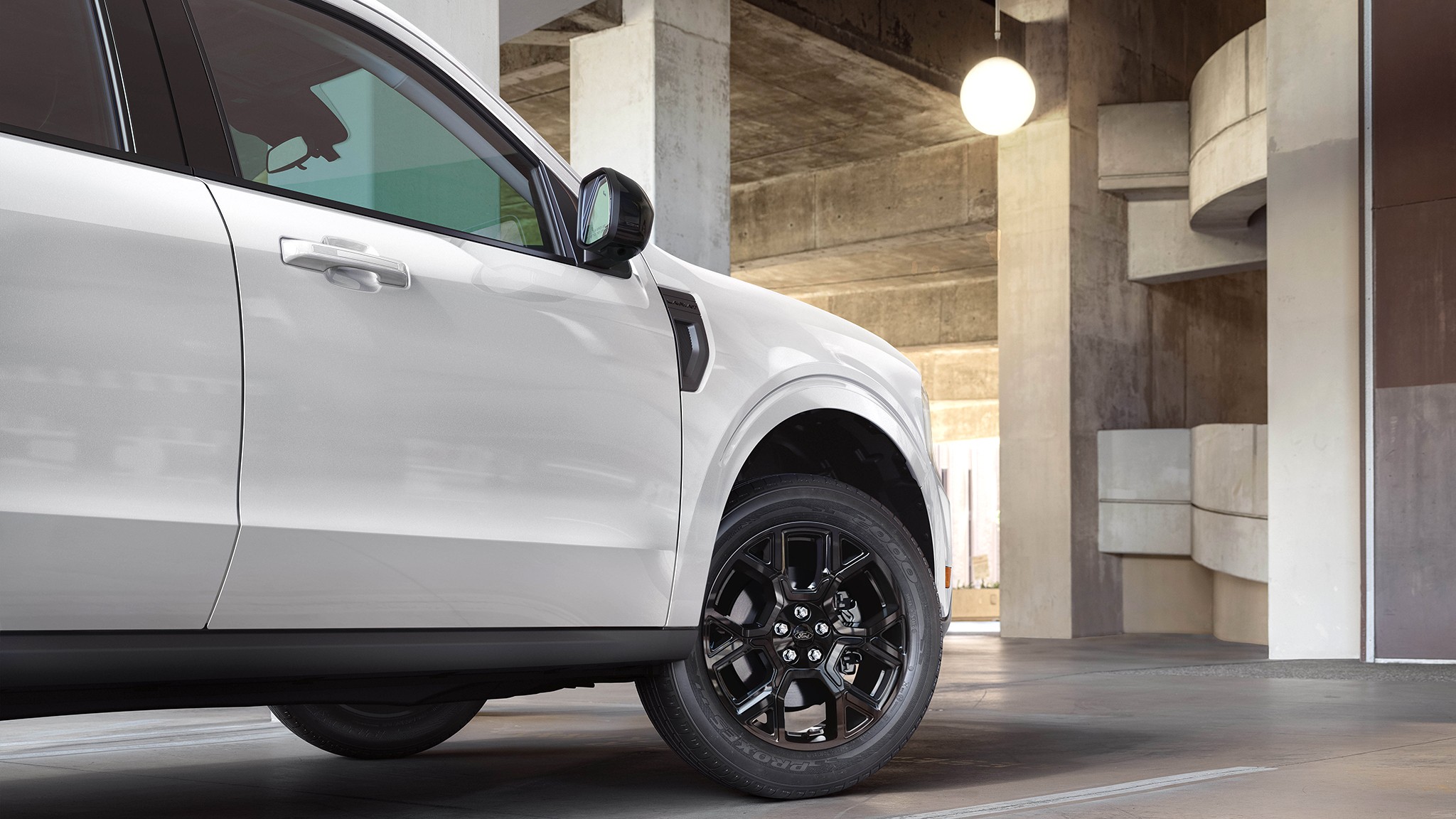 2025 Ford Maverick Lariat Black Appearance Package in Oxford White