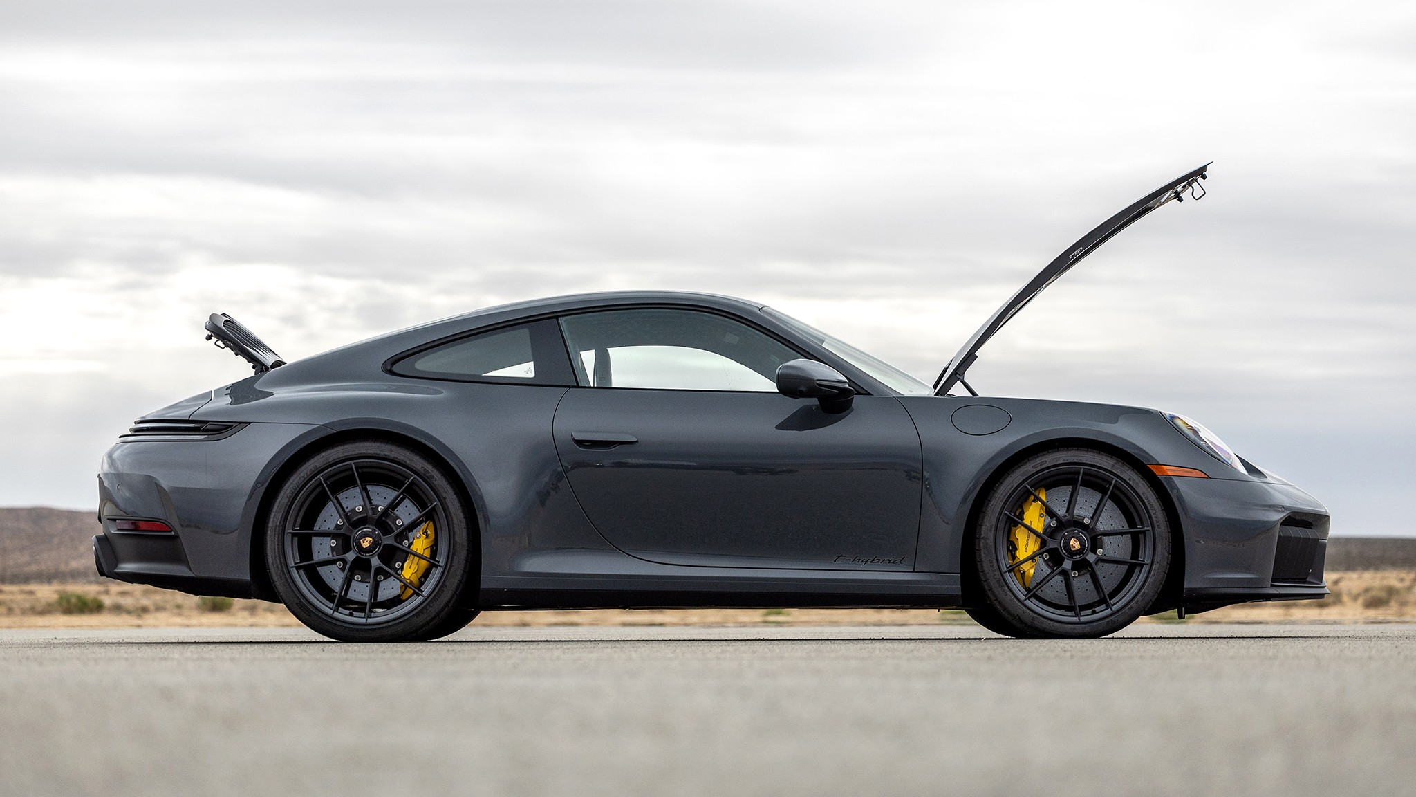 008 2025 Porsche 911 GTS